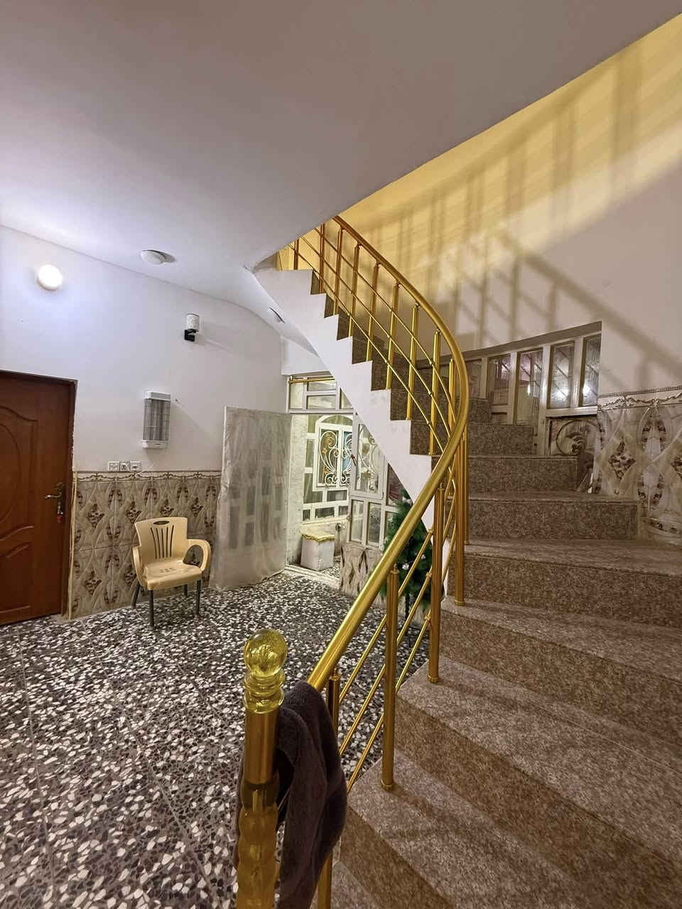 بيت طابو زراعي المساحه ١٢٠يحتوي على غرفتين وصاله ومطبخ وحمام داخلي وخارجي وستقبل كونكريت البيت باقي التفاصيل واتساب ***********
