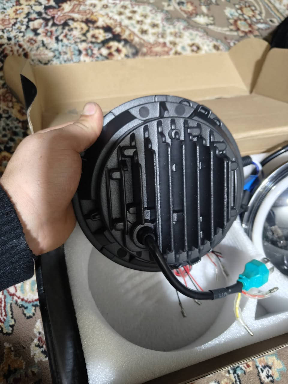 Jeep Wrangler (لايتات )
🔧 المواصفات العامة إلها:
💡 نوع الإضاءة: LED كامل
🔵 حلقة خارجية بيضاء: DRL (إضاءة نهارية)

🔦 عدسات Projector تعطي خط ضوء واضح وقوي
⚡ الواط: بين 60 – 80 واط للواحد
🔌 فولتية: 12V (مناسبة لكل سيارات الجيب العادية)
🌧️ مقاومة ماء وغبار: IP67 أو IP68
السعر 120 الف


**إذا كنت صاحب هذا الإعلان وتريد حذفه لأي سبب، رجاءا أرسل رسالة إلى الدعم الفني**