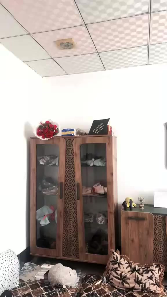 هەمووی یەک مالە لە کەرکوک تاقم نوستن ٥ پارجەیە تاقم نانخوارد ٦ نەفەری کەوانتەر سنگ کونسول فاکترینا نرخی هەمووی ۸٥٠ هەزار معامەلە


**إذا كنت صاحب هذا الإعلان وتريد حذفه لأي سبب، رجاءا أرسل رسالة إلى الدعم الفني**