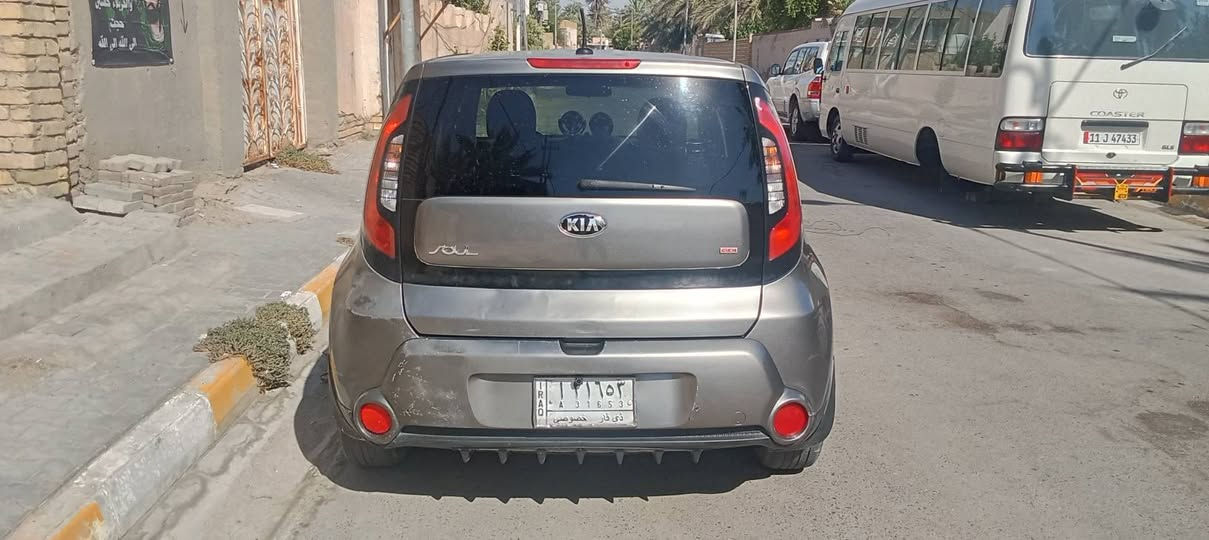 السلام عليكم 
كيا صول 15 امريكي محرك 1600 GDI كير عادي رقم ذي قار حادث جاملغ ايسر مبدل وايمن مصلح وبيهة ضربه يم قبق البانزين بالعراق مصلحه وبيهة طخات بسيطه كير مكينه تبريد تدفئة تدفئة كشنات شاشه كامرة لايت زنون السعر 88 وبيهة مجال ***********

