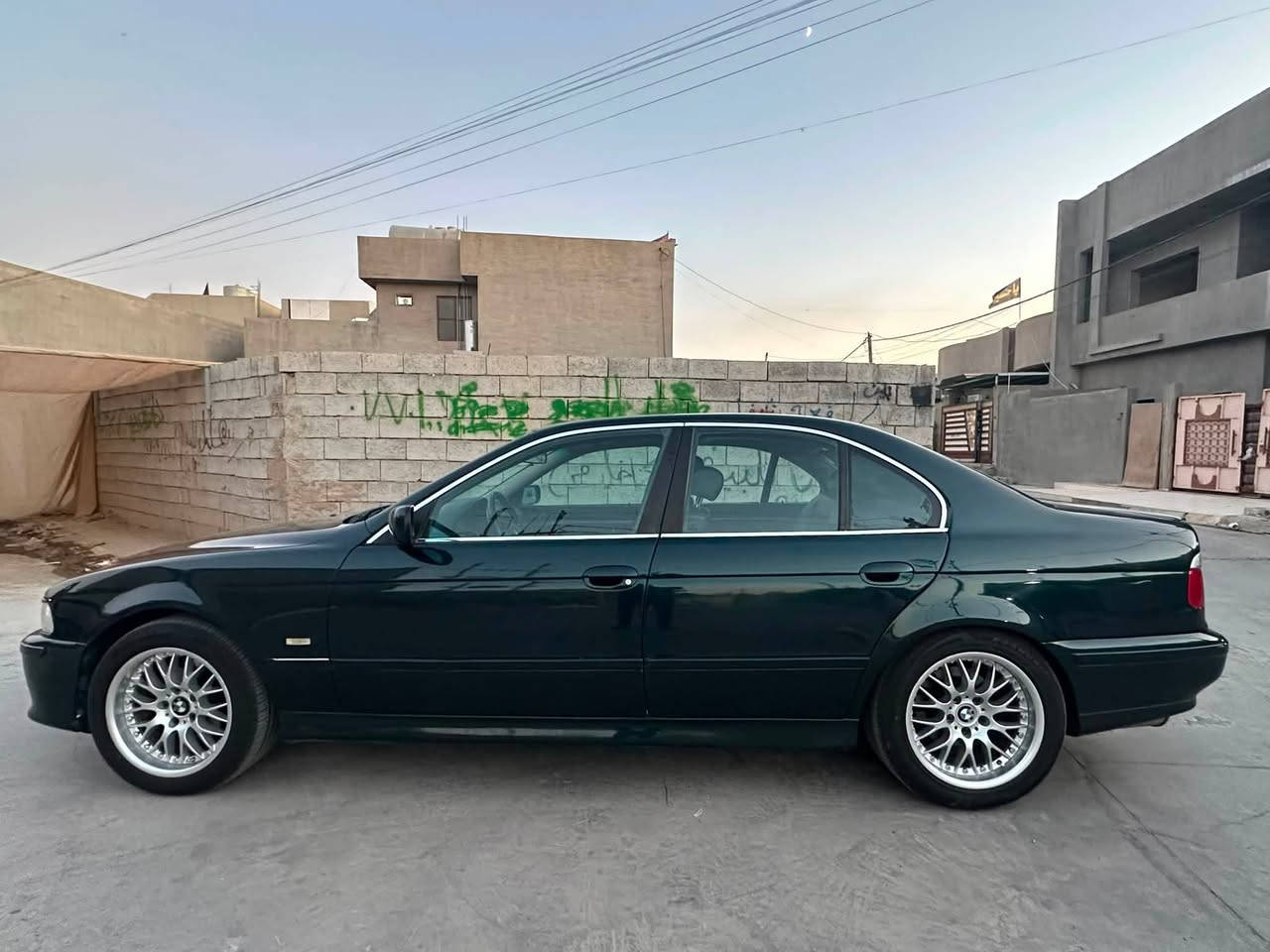 السلام عليكم
سيارة bmw صقر 
موديل 1997
حجم 528 بلادي 
سنوية جديد 
بطاقة بانزين 
سيارة فول مواصفات 
كشن تدفئة 
اربع جامات كهربائي 
سلايت 
سيارة كلين فقط صبغ عام للجمالية 
سعر 90 ورقة وبيه مجال 
مكان سيارة كركوك 
***********
