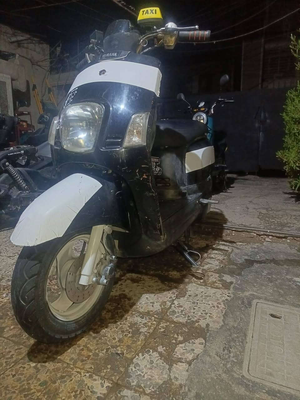السلام عليكم دراجه بوليسي نوزل للبيع او مراوس ب سكنس فحل أو جي تي ار أو حسب القناعة الدراجه حلوة ونضيفه وناعمه محرك يخبل لا تنقيص ولاتبخير ولا دخانه شلعه معدل يخبل بيهة صالنصه FM وبيهة صالنصه بلادي سلف بكل وكت لايت زنون بيهة فقط البجم بي كسر من جوه قفل اكسل قفل جنطه قفل ستيرن وبيهة المجمع مال اشاير وهورن تعبان يرادله تبديل فقط كفرات بلادي ومحرك وكفرات ختم واحد دبلات تخبل السعر 550 وبيعة مجال قليل حيل ألمكان بغداد الدورة المهدية الثانية للاستفسار *********** وتساب فقط
