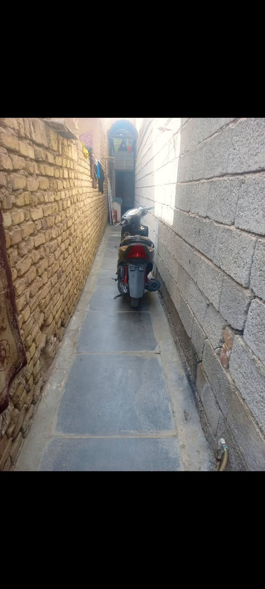 دار للبيع 40 متر خلفي الجريخي قرب حسينية اسد الله الغالب وملعب ابو ايمن قريب عل شارع الجريخي/ السعر 19 او بي مجال قليل /***********
