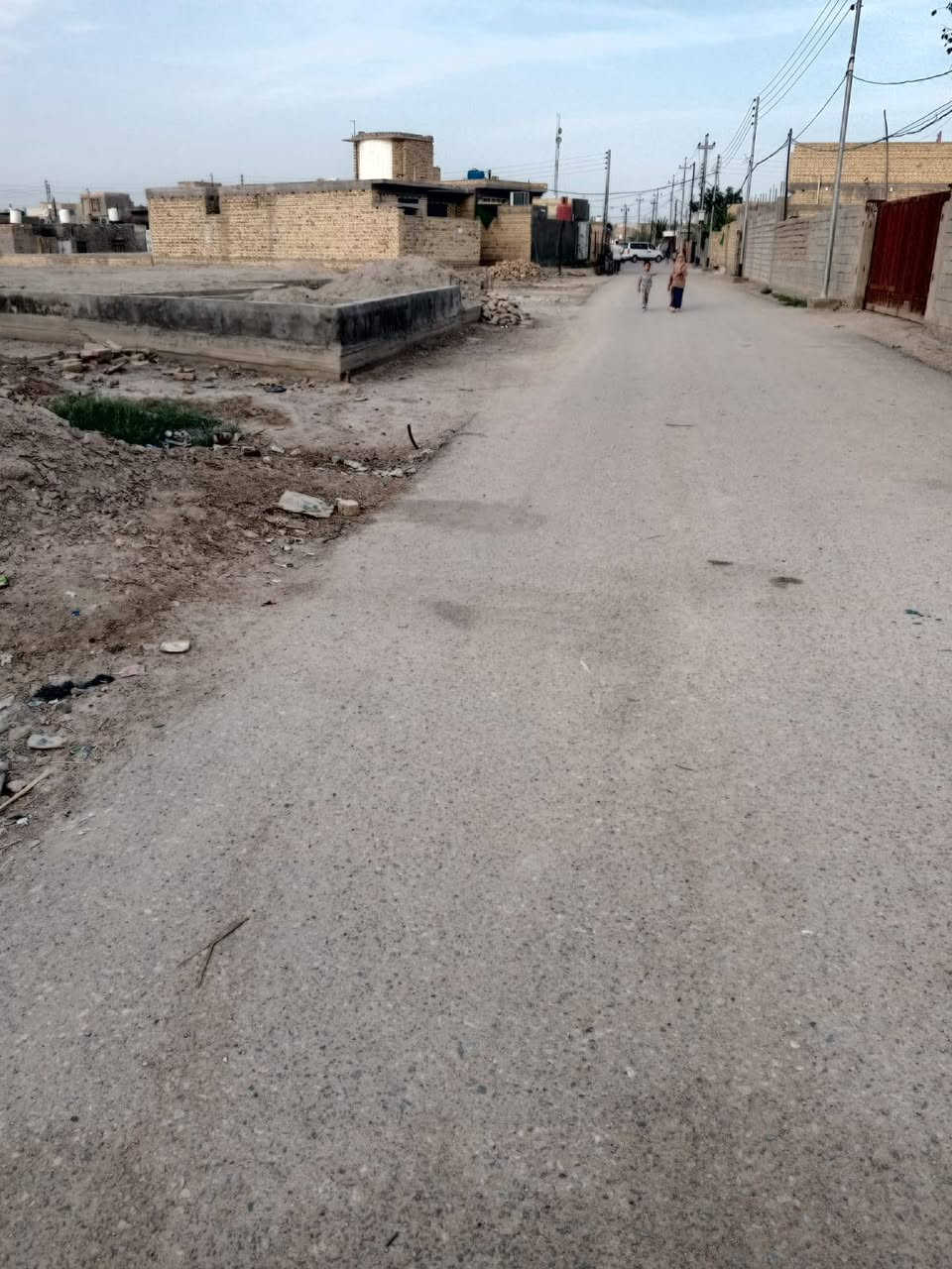 سلام عليكم قطعه للبيع ب حي الجوادين الاول قريبه عله الشارع العام المساحه 220 متر السعر 30 وبيه مجال رقم الهاتف ***********
