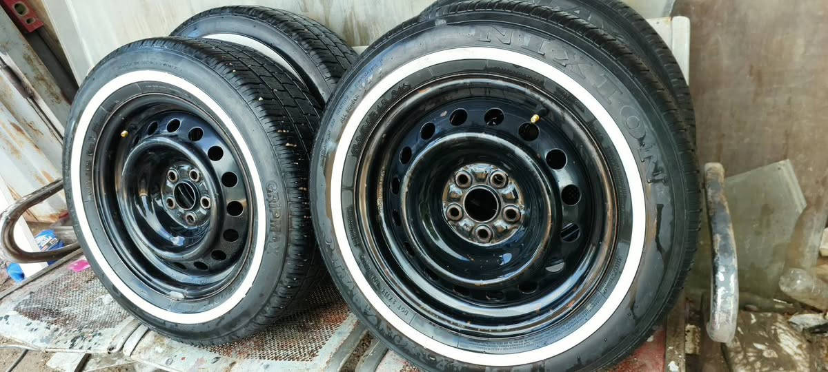 السلام عليكم شباب تخم تاير خط ابيض كورلا أمريكي وتخم تاير نضيف قياس ١٥/٦٥/١٩٥ للبيع اومراوس مكاني بغداد هاتف ***********
