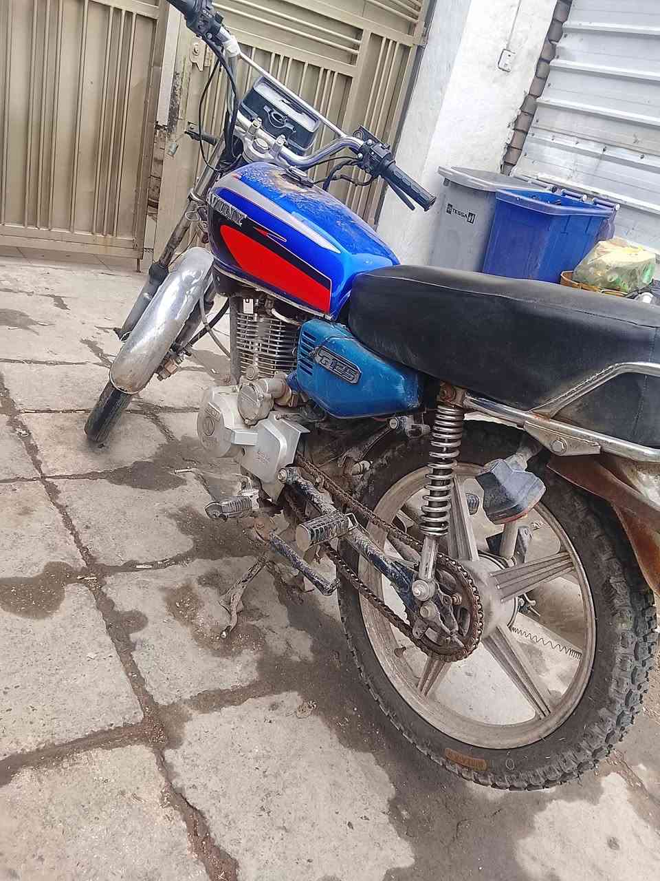 السلام عليكم ايراني ٥ كير موديل واحد وعشرين شغالة وبيهة نواقص مكاني بغداد حي الجامعة *********** بس واتساب السعر250
