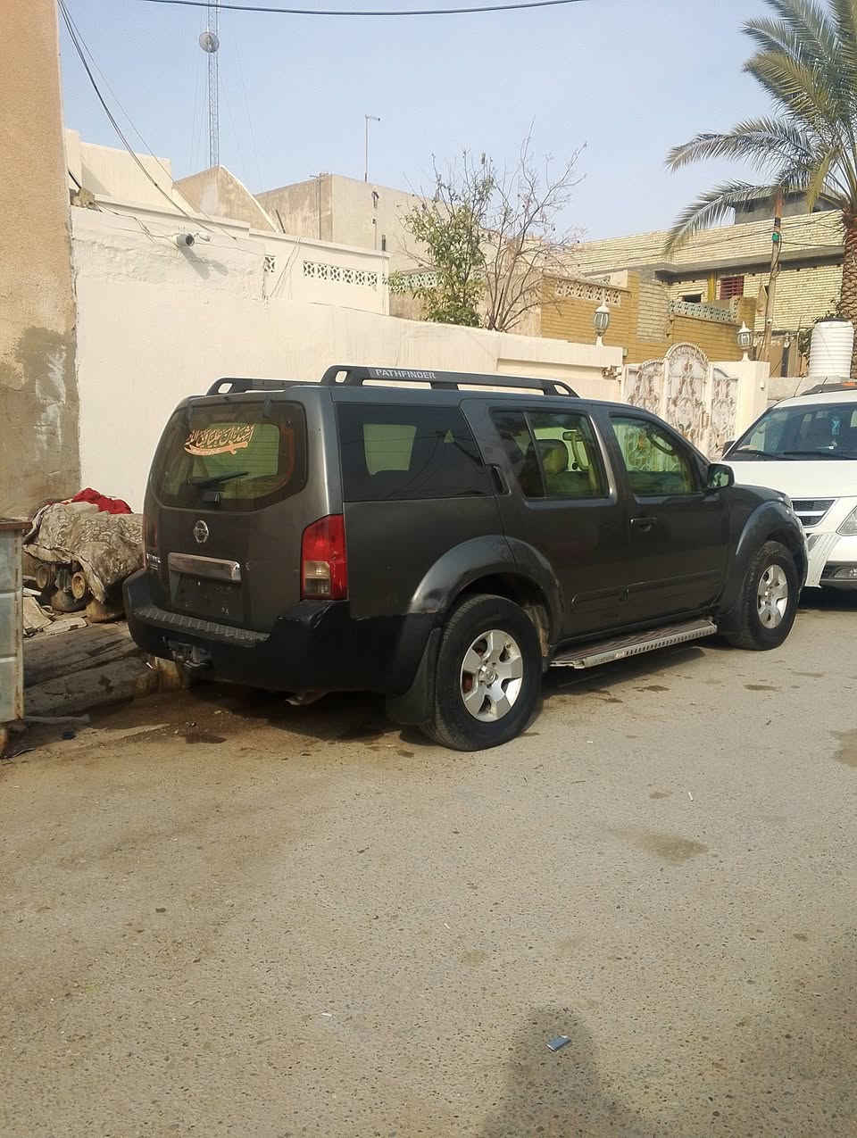 السلام عليكم اخوان نيسان باثفندر 2007 رقم بغداد انكليزي وارد امريكي ضرار جاملغ امامي فقط ماشيه 158 سياره حلوه حيل مكينه بيها صوت ابيع كايمه كير صدر باتري كله جديد السعر 52  السياره بدون صبغ ابد رقم الهاتف ***********
