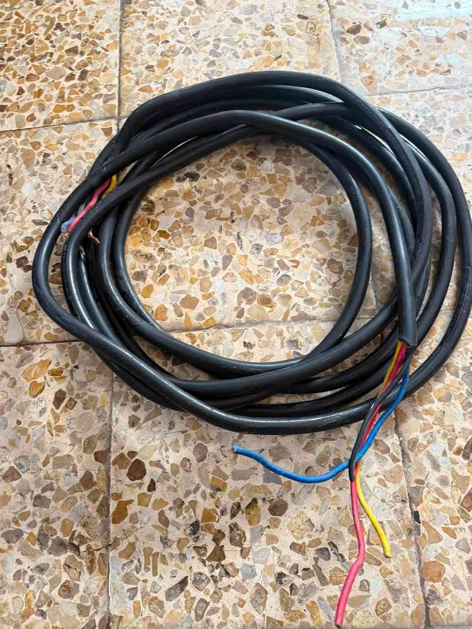 كيبل 4x10 عشر امتار سعودي اصلي للبيع 
كيبل 2x4 العقبه اردني قياس لفه 90 متر للبيع اربع وصل مقطع 
كيبل 6x2 اصلي مال سبلت للبيع 

*********** 
بغداد المشتل

