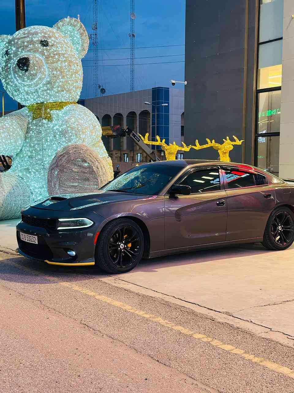 سلام عليكم جارجر ٢٠١٨سياره جديده رقم بغداد دولي محرك ٦/٣٦٠٠كير ٨نمر طياره شاشه وسط كامره خلفيه حساسات تبريد ثلج سياره جديده عله وضع الشركه مال بيت تخم تاير حداديه ١٠٠بل ١٠٠ما نقصه برغي سونار ويه الصور وضرره موجود مكان الانبار 
***********
