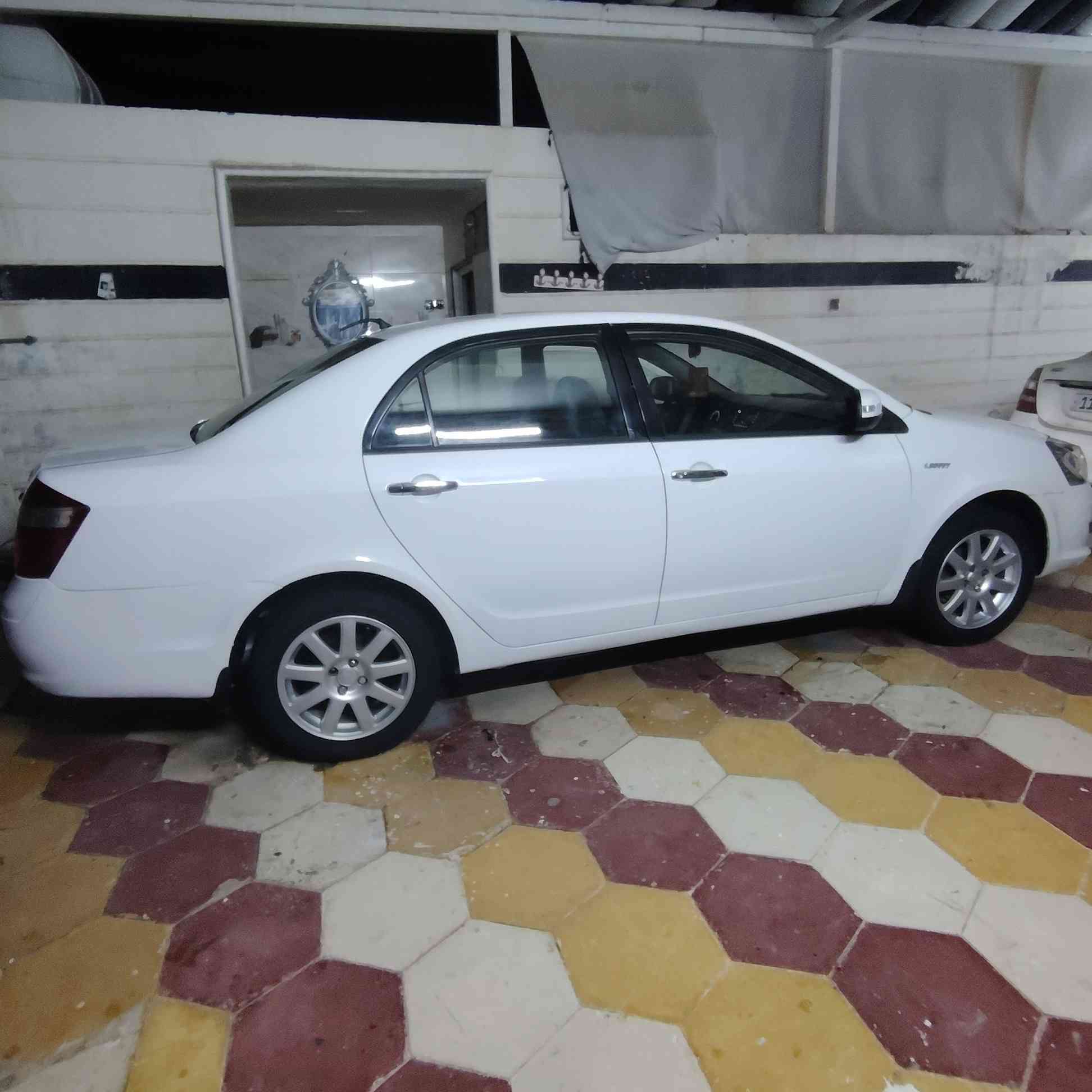 سلام عليكم جيلي موبل ٢٠١٣السياره مكفوله من كلشي ضربه صبغ تبديل مكينه كير حداديه تبريد تخم تاير
رقم بغداد مكاني الديوانيه عفك ***********
