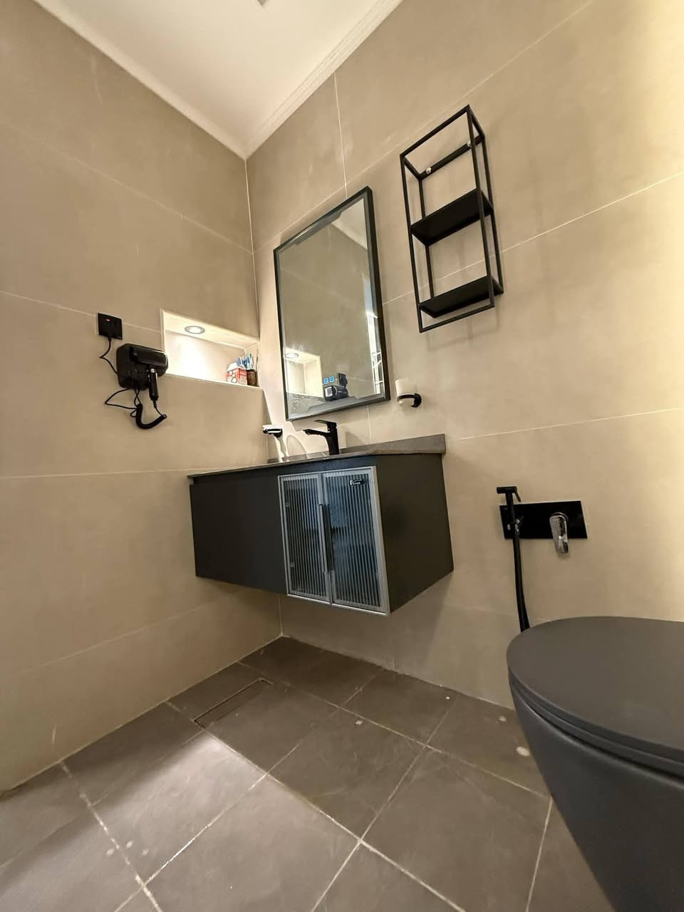 صيانه عامه للمنازل كل مايخص الصحيات ماء ومجاري تئسيس بواري ***********
