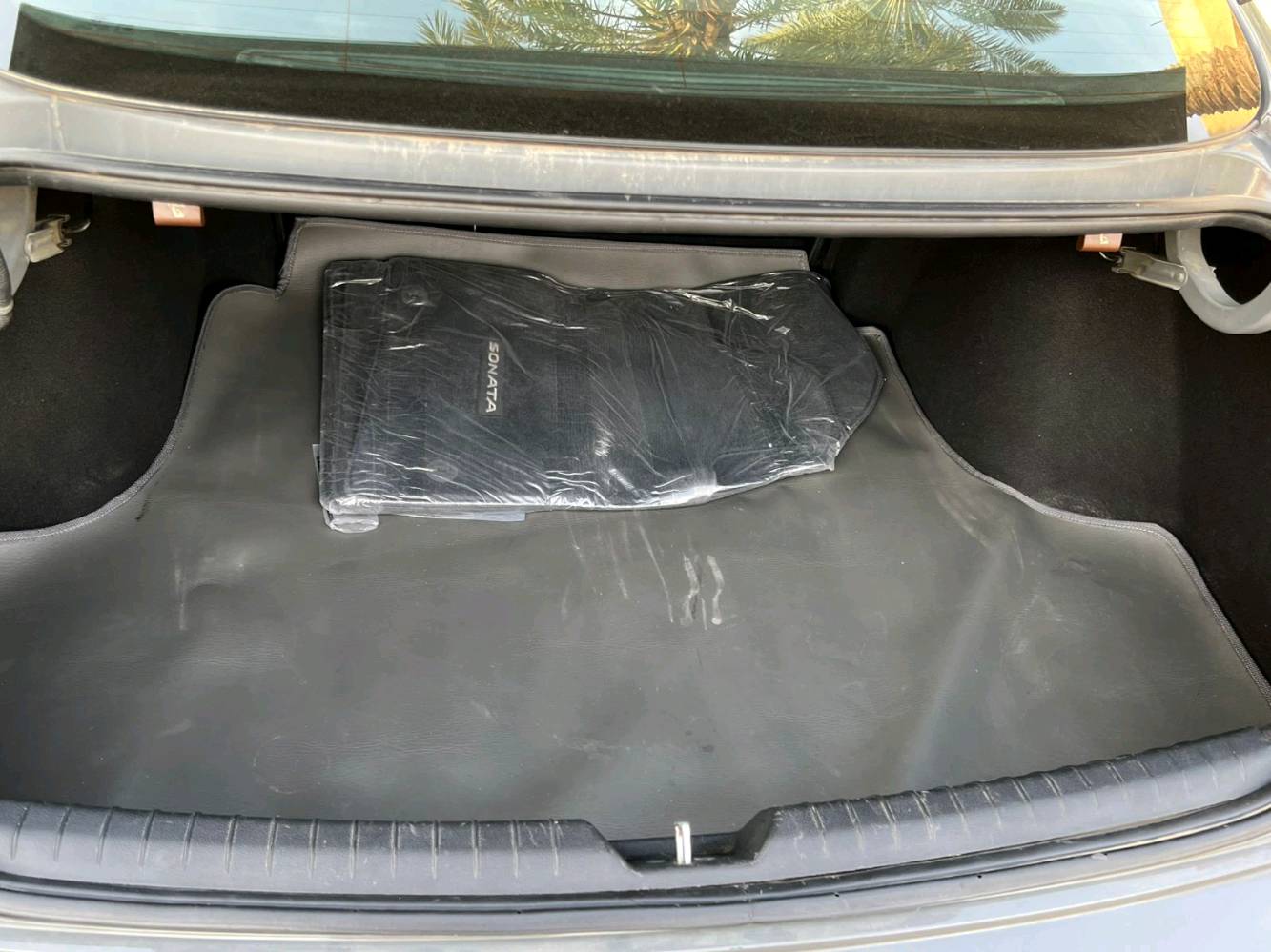 هيونداي سوناتا فل مواصفات1/1 

🔹 الموديل: 2020 (شكل 2023)
🔹 اللون: اسمنتي 
🔹 رقم: بغداد
🔹 الممشى:  50 mile
🔹 المحرك: 2500cc تنفس طبيعي
🔹 الحالة: بدون ايربكات –سليمة بالكامل
🔹 الضرر: قطعة واحدة فقط (جاملغ خلفي) صور الضرر مرفقة مع النشر

📞 للاستفسار: الاتصال على( الواتساب) *********** 
📍مكان السيارة: بغداد 
السعر :١٧٥$ 
━━━━━━━━━━━━━━━
🔻  اهم المواصفات 🔻
✅ سقف بانوراما
✅ بصمة تشغيل + بصمة أبواب لمس + بصمة فتح صندوق
✅ تشغيل عن بُعد + إشارة ترحيب
✅ 4 رادارات (نقطة عمياء)
✅ تحديد مسار + أوتو بريك
✅ قيادة شبه ذاتية + توقف ذاتي
✅ مقاعد جلد كهرباء مع تدفئة
✅ شاشة ديجيتال (دشبورد إلكتروني)
✅ تبريد قطعتين + مناخ منفصل
✅ شحن وايرلس + 3 مخارج USB
✅ هاند بريك دگمة + Auto Hold
✅ 4 وضعيات قيادة + كير دگم
✅ أضوية لايتات LED أربع عدسات + لد نهاري + بگ لايت LED
✅ شاشة Apple CarPlay
✅ تحكم كامل بالستيرن
✅ شاشة تنبية  للاعطال
✅ فل حساسات ضغط اطارات
  وبعد بيها مواصفات