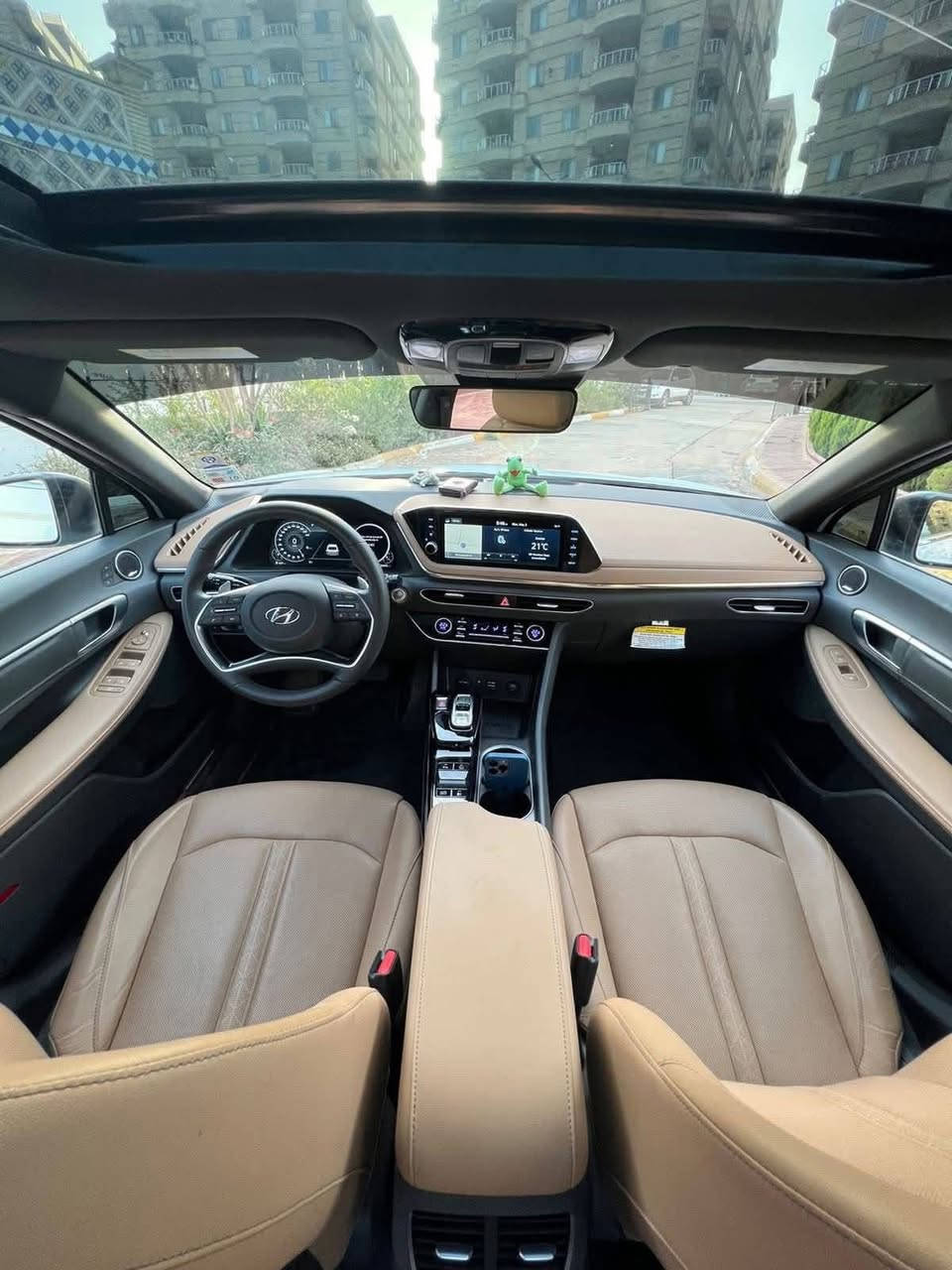 سوناتا موديل 2020فول مواصفات
محرك 1.6 turbo
موصفات السياره معروفه
تقديم وترجيع بالبصمه 
اناره داخليه متغيره 
شاشه كبيره
كشنات جلد تدفئه تبريد بالكشنات
كامره 360 
فول رادارات
حادثها جاملغ السايق وبنيد بدون دواخل والجاملغ الثاني بس كلير من امريكا
السعر 150 وبيه مجال بسيط
عنوان الانبار الفلوجه 
***********@
