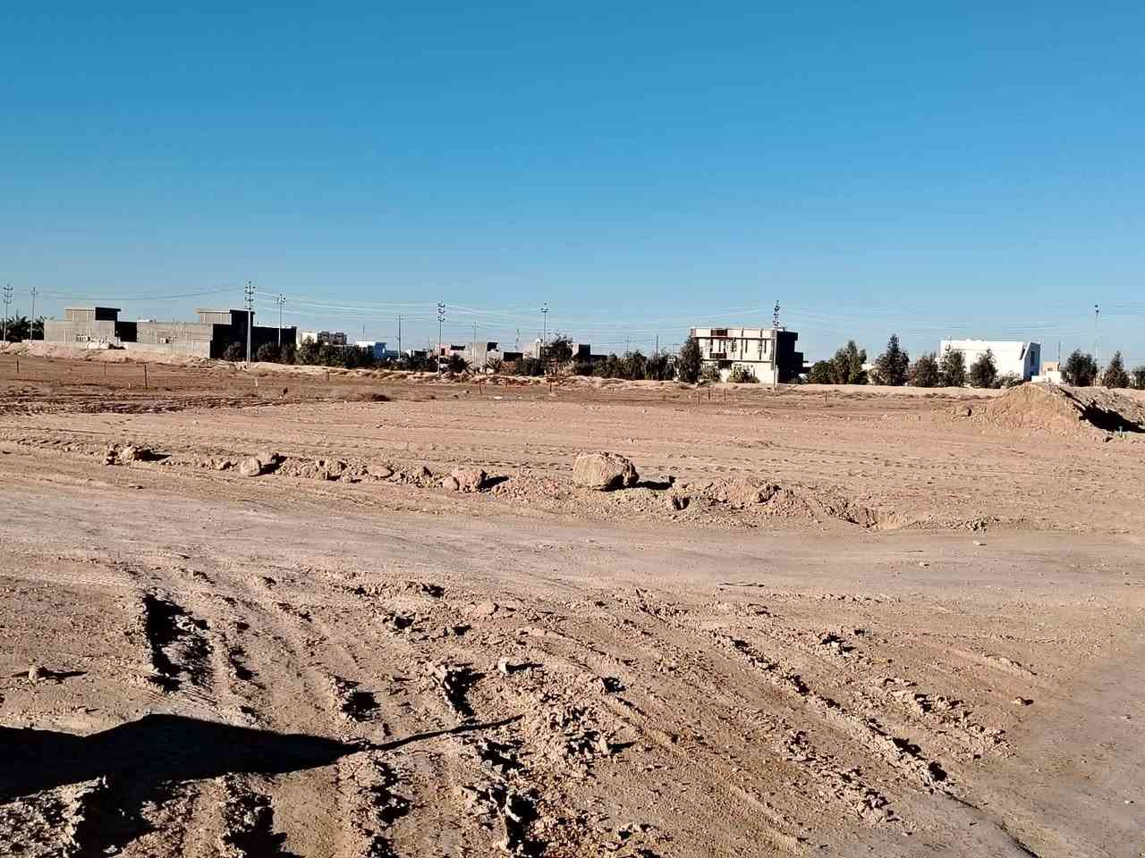 قطعتين ارض في منطقة زنكوره بالقرب من المفرق مساحة كل قطعه 540 متر الارض واقع حال شارع تبليط 12 متر شوارع داخل القطع 10 متر قريب من المدارس نموذجيه ماء كهرباء للاستفسار ***********
