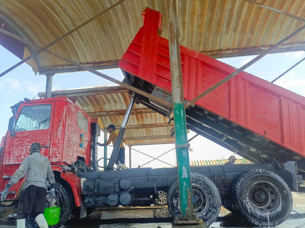 سكانيه 113 مكينه 13لا تنقيص ولا تبخير كير 3في 3 شاصي مكفول تخم تاير تبريد شغال رقم بصره سنويه بعده مامنتهيه مكان السياره ذي قار قضاء الجبايش *********** السعر عل تصال
