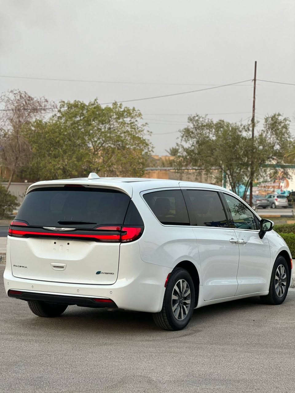 سلام عليكم
كرايسلر باسيفيكا هايبرد  2023 🔥
📍 الموقع: كربلاء 

✨ المواصفات:
🔹 تشغيل بصمة + تشغيل عن بعد
🔹التبريد 3 قطع منفصل
🔹 كشنات كهرباء
🔹 بيبان كهرباء + الجنطة كهرباء
🔹 شاشة + كاميرا خلفية
🔹 إنارة LED أمامية + بك لايت LED
🔹 داخل جلد فخم
🔹 رادار أمامي + نظام تحديد المسار
🔹السياره تترقم جميع المحافظات 
🔹الرقم مجاني لان السياره هايبرد

✅ السياره حلوه ونضيفه بدون حادث بيه كم مكان تكحيل فقط
رقم الشاصي 2C4RC1L75PR608643
صور امريكا بالمنشور 

📏 ماشية: 46 الف
📞 للاستفسار: 
*********** مهندس حيدر
السعر 255 وبيها مجال بصيط للشراي
