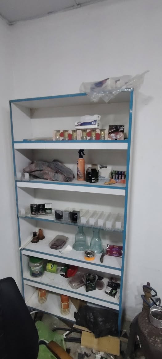 غراض للبيع مستعلات استعمال قليل اخو الجديد (براد +سلات جبس+ كرسي +ميز +عارضه جكاير) للاستفسار اكثر***********
