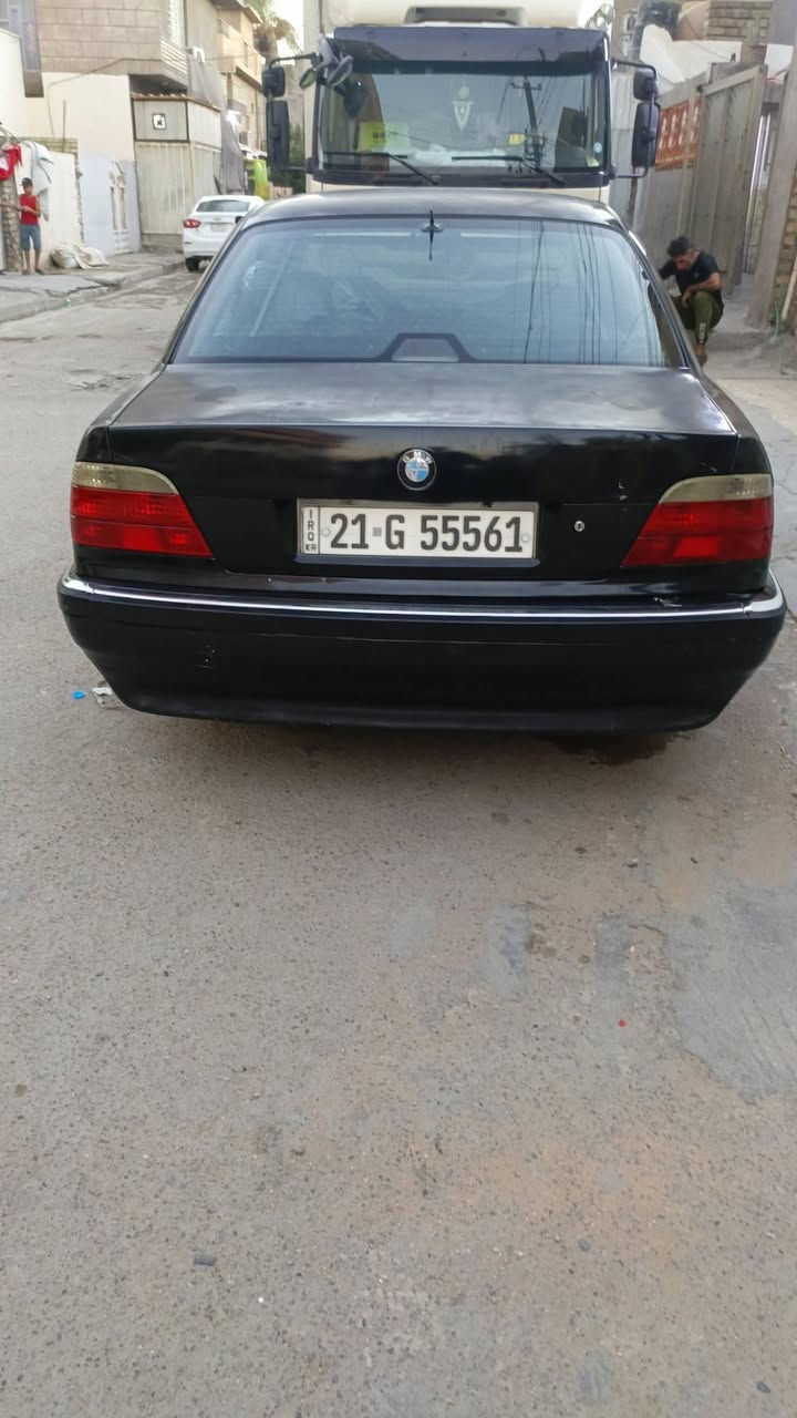سلام عليكم بي إم 728كاسحه سياره رقم سليمانيه بسمي سنويه جديده ورقم سياره حلوه بس مكينه كايمه كير جديد تبريد ثلج تخم تاير جديد مانقصها شي بس مكينه 
السعر 70وبيها مجال سياره بغداد
***********

