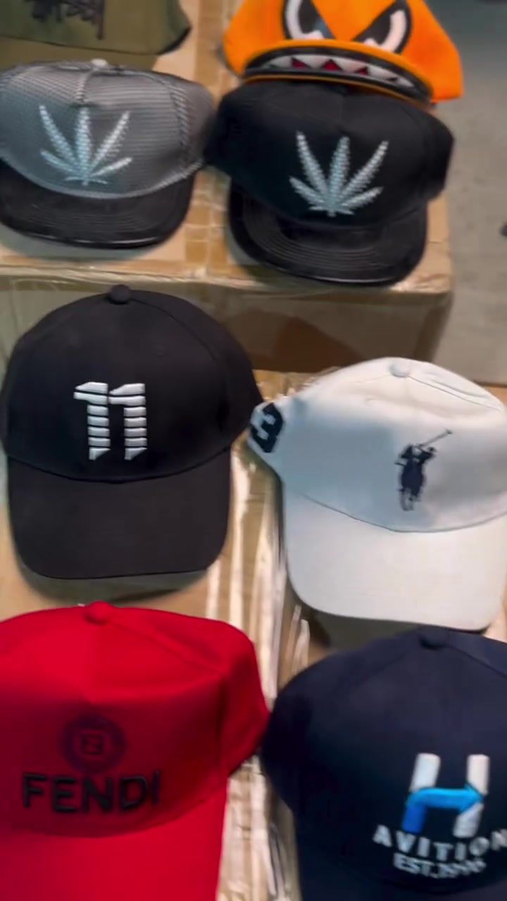 #شفقات_ماركة #كارتونه تعد 100قطعه بسعر 100 الف توصيل مجاني#vip #طاكيات🧢🧢 #شفقه_رجالي_ حجز واتساب ***********
