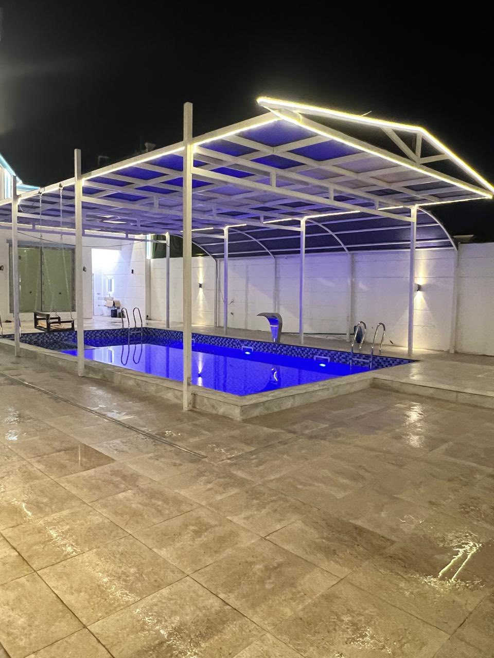 💭السلام عليكم
مزرعة للبيع 
مساحة 1116 واجه 14.5 ونزال 77 مع الشارع 
 الموقع : بغداد الدورة #البعيثة مقابل جامع التوبه في الفرحان
تفاصيل البناء :- غرفتين نوم 5*5 مع حمام لكل غرفة ( نظام السويت ) 
🛑صالة كبيرة 5*12 
♦️مطبخ أمريكي 
♦️حمام عدد4
♦️بيت للحارس عند مدخل المزرعة يتكون من غرفة نوم  كبيرة 5*5 مع مطبخ مع حمام وتواليت كبير
♦️باربكيو مشويات مع التنور كبير وجميل
#مسبح كبير 5*10مع مسبح للأطفال تدفئة  حار بارد للعمل شتاءً مع سقيفة جميلة من الحديد الثقيل
#جلسات مسقفه عدد2 
⚡️مولدة كبيرة 850 امبي 
🏡حديقة كبيرة مزروعة بالثيل
مثلما موضح في الصور  والفديوهات
للأستفسار اكثر تواصل واتساب 
📲***********
