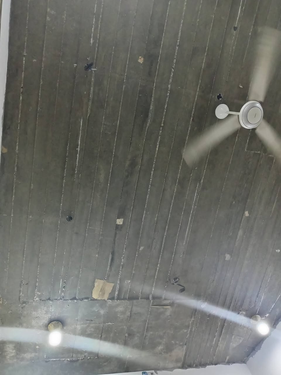 السلام عليكم
بيت للبيع المساحة 200 م في الحي الجامعي قرب مدارس المتميزين بناء 2020 طابو صرف 
البناء غرفتين 5في 4 صالة8في 4 مطبخ 4في 4
استقبال7في 4 ساحة 5 متر 
صب مسلح رباط ارضي 50 سم في 70 
طابق واحد مسلح نواقص البيت ارضية صب وليس كاشي بيبان خشب داخليات ما مركبهن 
ابياض لبخ كهرباء كلة دفن بوري سيراميك كامل 
البيت على ساحة عامة يعني حديق خظراء 
ستارة الوجة غير مبنية ((السعر 185)) 
وبية مجال بسيط حق الجية 
تليفون صاحب البيت ***********
