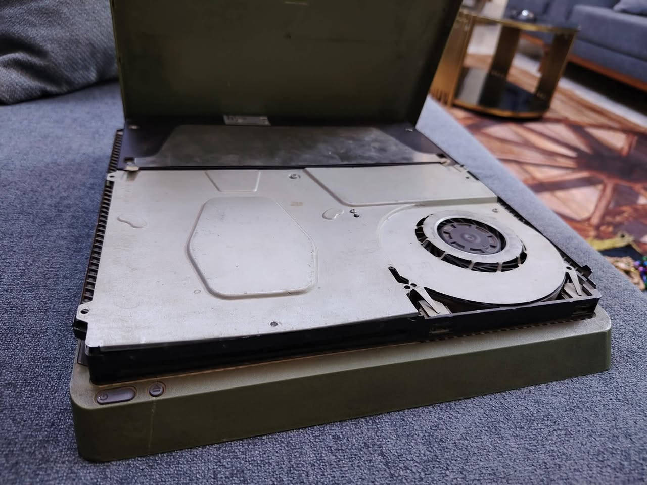 بلي فور  سلم مستعمل مفتوح
مفتوح على كد عدسة قرص فقط
 نظام 13٠2 بدون جوستك وغراضة ماكو مكاني بغداد
البلديات سعر 150 رقم *********** واتساب
