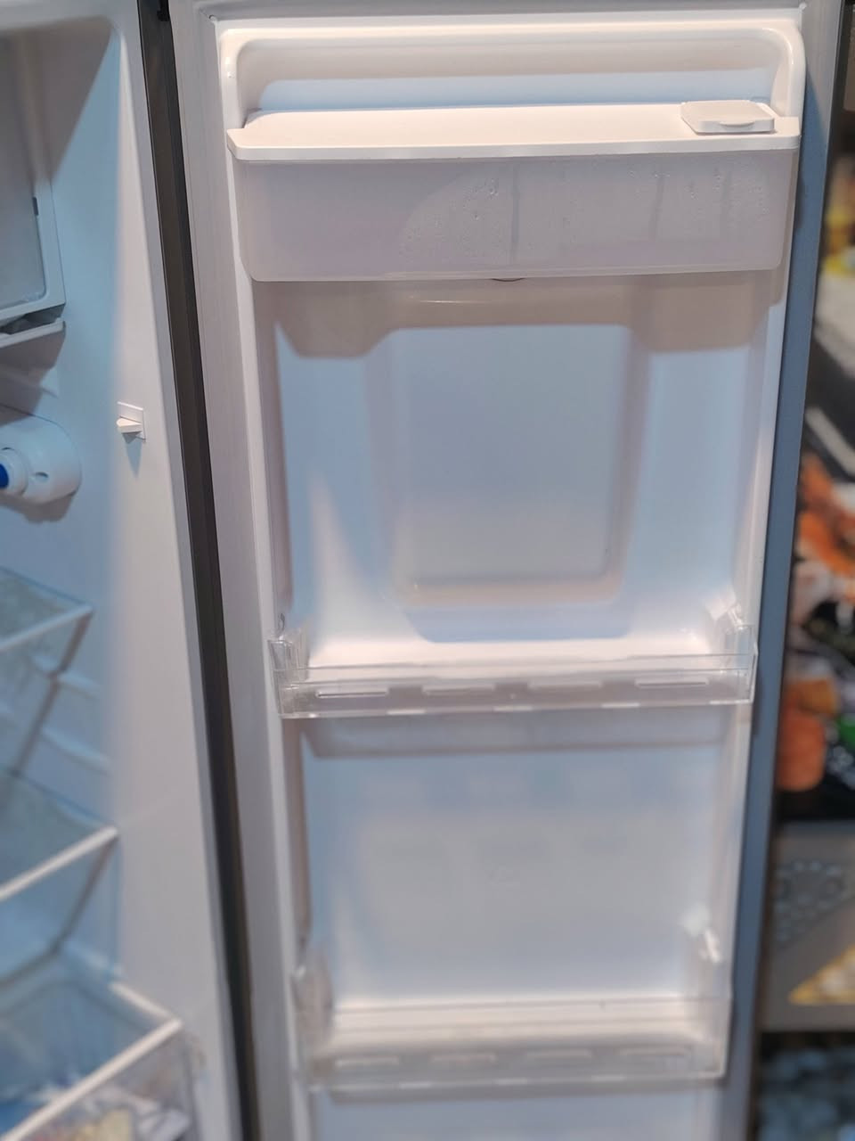 ثلاجة صغيرة شركة الحافظ لون رصاصي للبيع ***********
