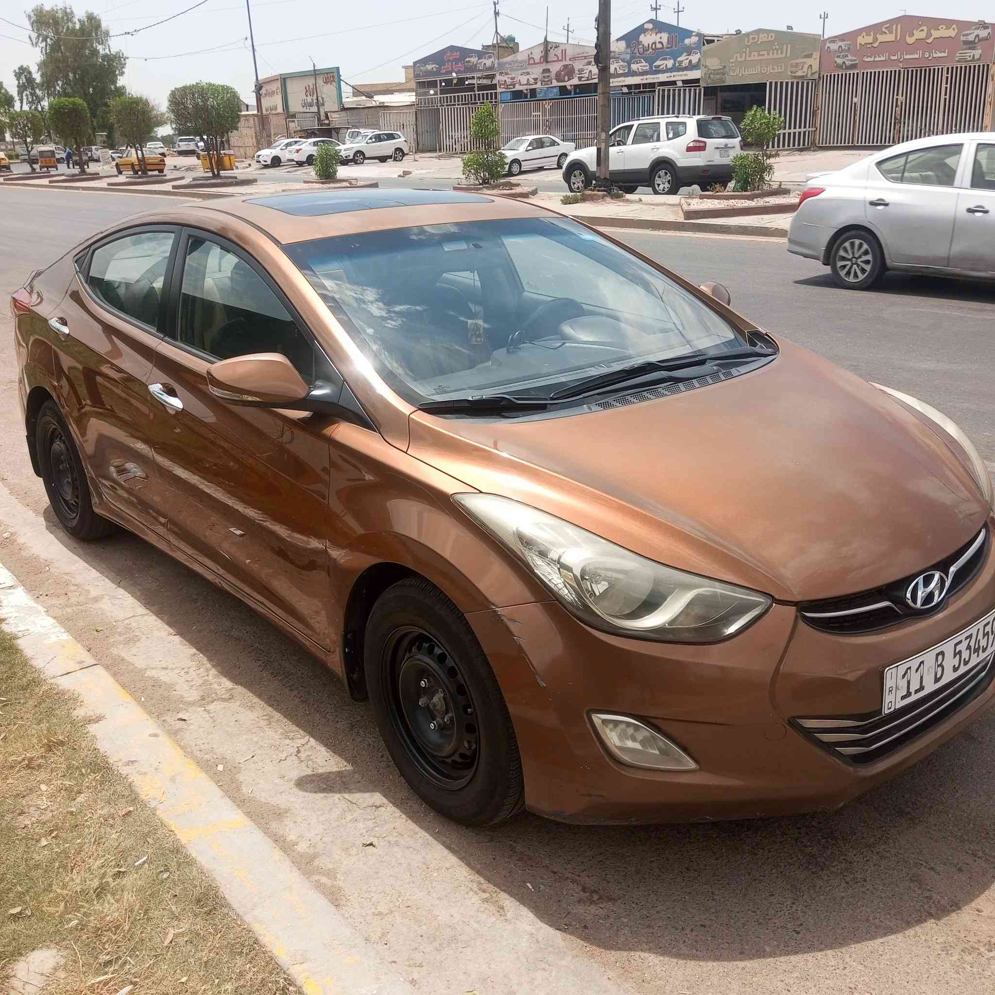 السلام عليكم 
النترا موديل 2012 وارد خليجي 
Gls
1800cc
كير ومحرك مكفول لا تبخير ولا تنقيص 
تدفئه تبريد ثلج 🥶
صدر أمامي جديد عام+ دبلات 
تخم تاير ياباني جديد 
نقصها فقط صدر خلفي ما عدا الدبلات 
لون مميز جوزي غير محدد 
لا صبغ ولا معجون ولا بارد 
اني المالك الثاني من استلام الشركه 
السياره استخدام شخصي مال بيت 
سعرها 105 وبيها مجال
موقعها بغداد الشعب 
***********
***********
موجود فيس واتساب رصيد بكل وقت 
مع تحياتي
