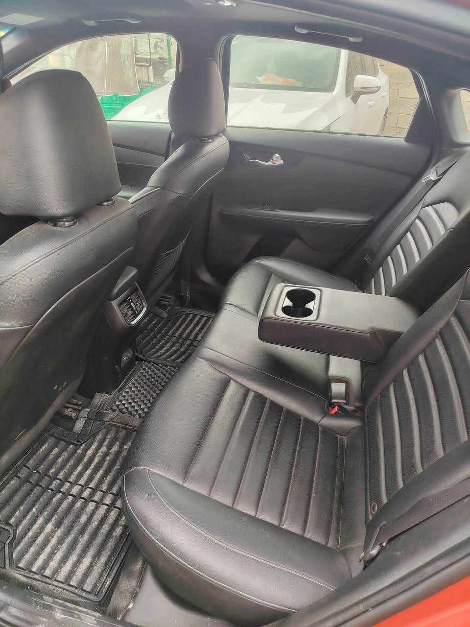 السلام عليكم فورتي مشمشي ٢٣جتي لاين واحد على واحد ماشيه ٣٢ ميل حادثه تخريب كص بدون ضربه بدون شواصي الصور واضحه شواصي الصندوق سليمات الحوض راجع نفسه السياره جديده السعر ١٦٠ وبيه مجال عنوانه بغداد بلديات ***********   بي وات ساب
