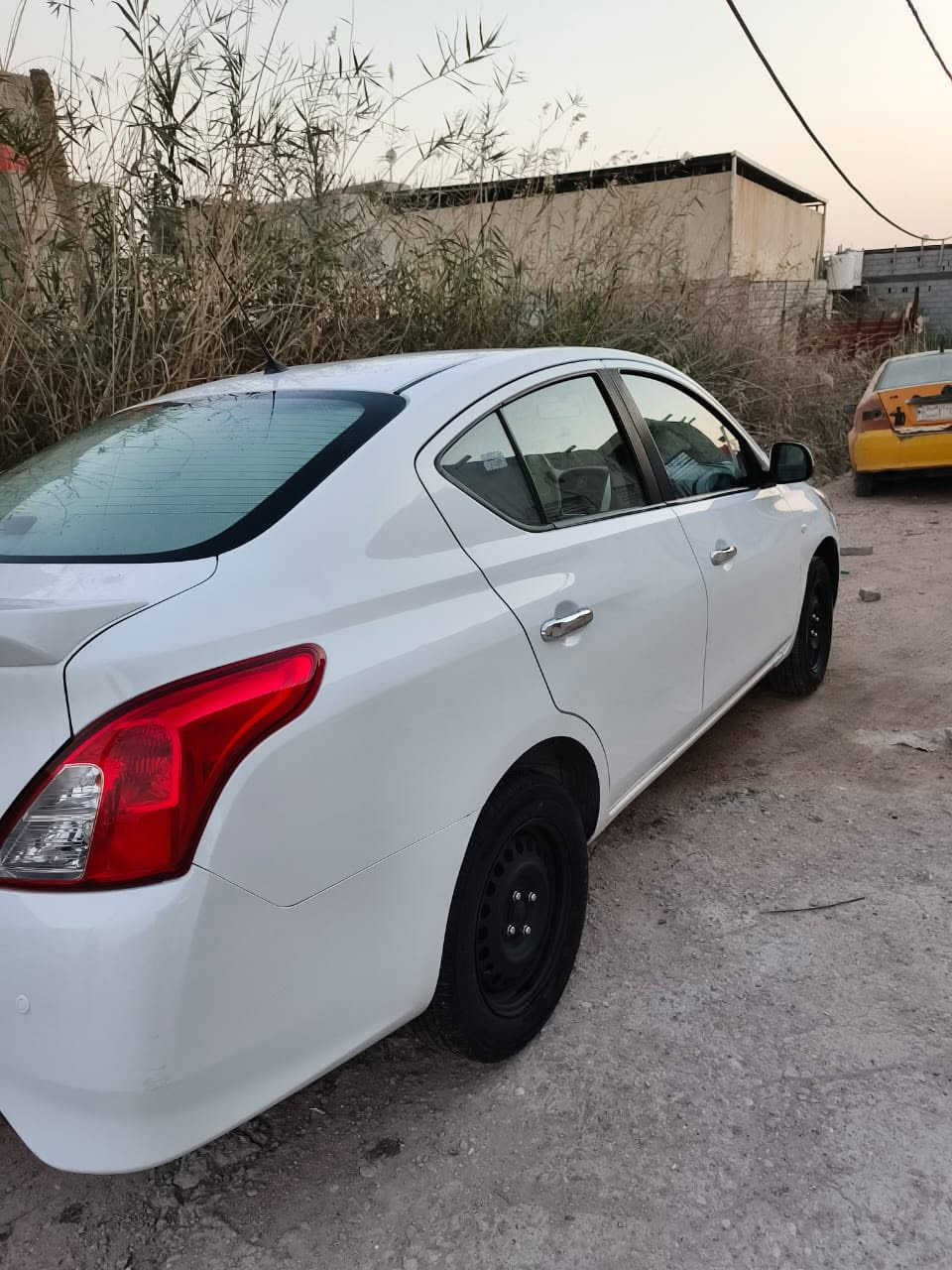 سلام عليكم نيسان سني مديل 22
ماشيه ٦٣ سياره بيها جاملي صبغ بدون ضربه اثر تخريب 
+ بارد بلباب باقي كفاله

1تخم تاير جديد
2عبوه جديده
3دبلات جدد حداديه ١٠٠/١٠٠
سعر 110 وبيها مجال 
اتصال ***********
