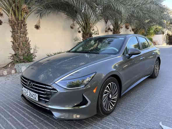 سلام عليكم للبيع او مراوس حسب القناعه 
موديل 23 هايبرد مكينه 2000 دوش سياره كفاله 
من صبغ وفتح فقط دعاميه وبدون صبغ 
مواصفات 5 رادارات تشغيل عن بعد داخل ابيض شاشه جبيره تحكمات سماعات بوس
كشنات كهرباء تبريد خلفي لايت 4 عدسات   
 سايد بريك بصمه شاحت تلفون لون (سمنتي)
تحديد مسار توفق ذاتي و اوتو هولد كير 4 وضعيات   
سياره ماشيه 33 ميل  
مكان السياره نجف 

سعر( 185 ) $$. وبيه مجال ومو غاليه سياره جديده وعلى ايد وحده وسعارهن معروفه المكفوله عن القطعه والقطعتين 
***********
