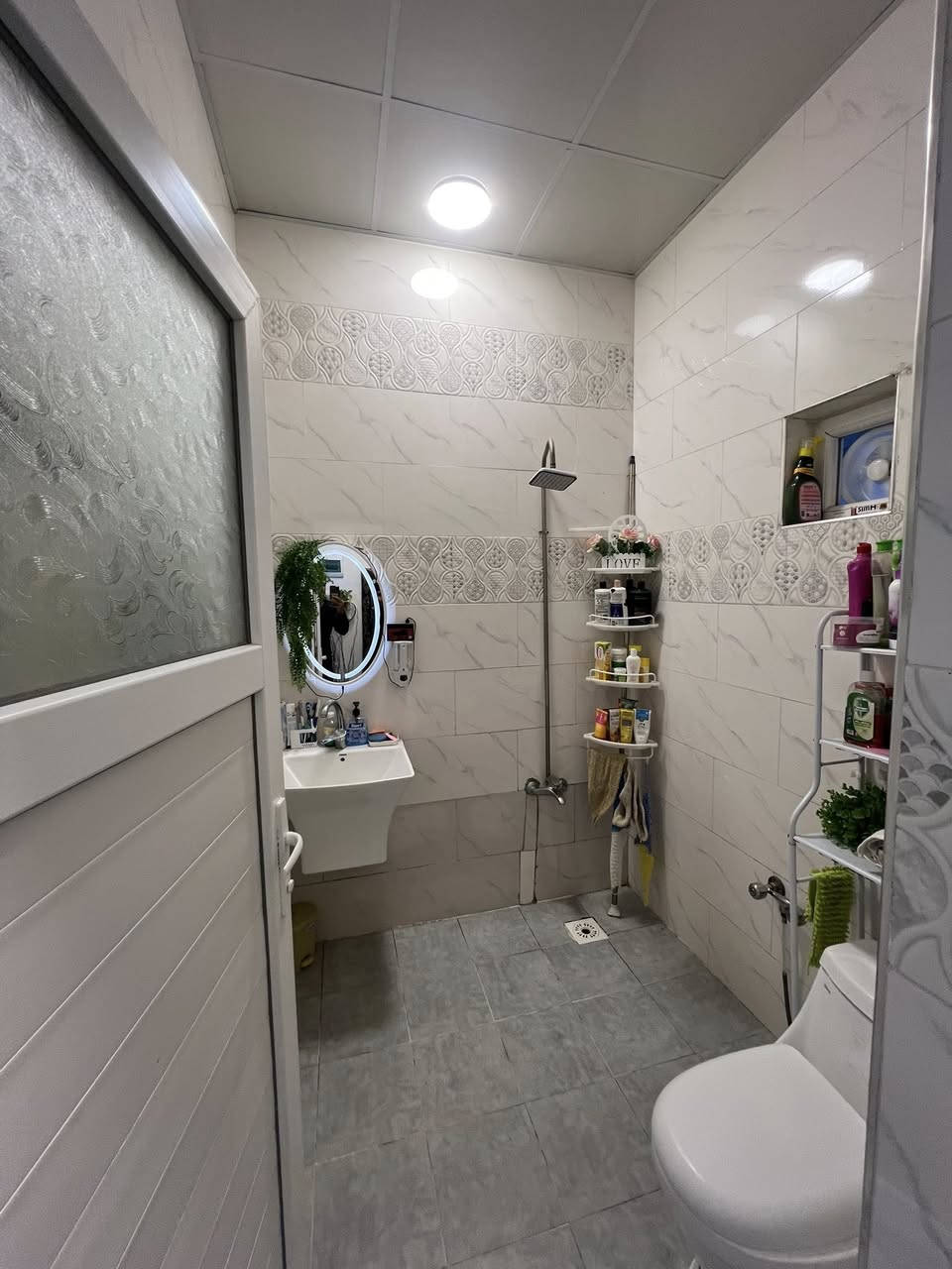 دار للبيع مساحه ١٣٠ مربع ركن موقع أسواق انور زراعي قريب الشارع طابقين ٤غرف نوم ستقبال مطبخ صحيات خارجي داخلي 
طابق الثاني هيكل طابق الثاني جاهز سعر ٧٠مليون اي ستفسار اتصال ***********
