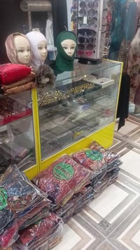 فاترينات كوزمتك • ارتفاع ٣م • عرض متر وربع