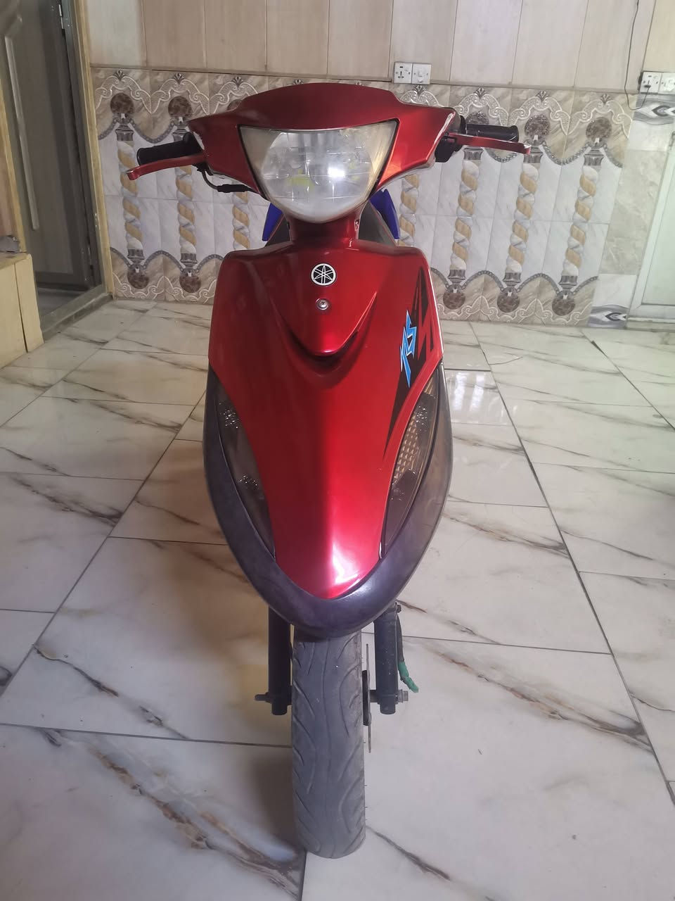 السلام عليكم دراجه ماكس عدلة سرعه١٢٠ للبيع الدراجه شلعه ومعدل مكينه أبلاد 49 كهربائياته كله شغاله نكره سلف وهندر بكل وكت و غراضه كله موجودة بس شالعهن السعر٥٥٠ الرقم ***********
