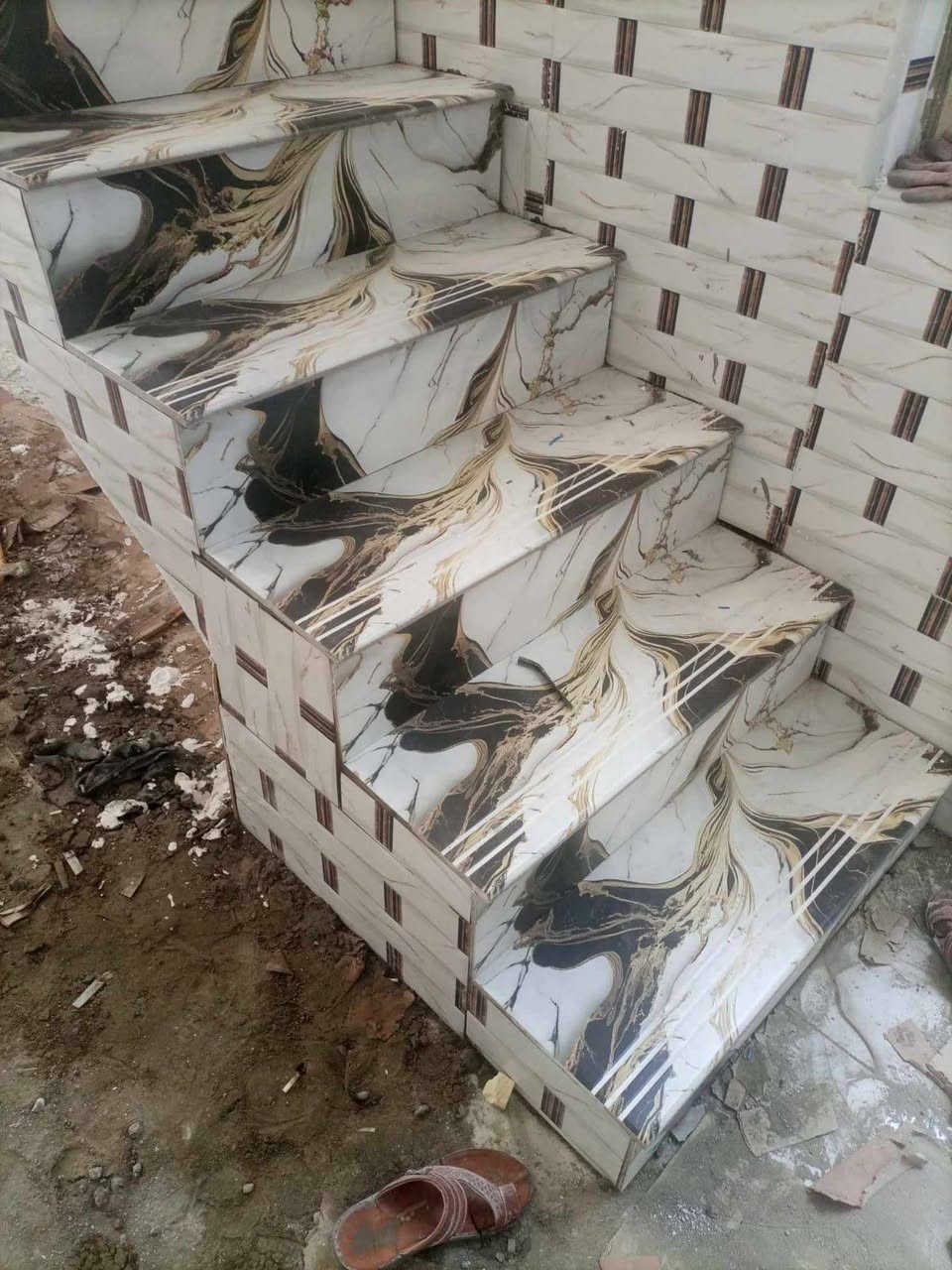 سلام عليكم لباخ من النجف جص ااسمنت اعكاده طابوك بناء بلوك بورك سيراميك ارضيه تطبيق سطح ***********
