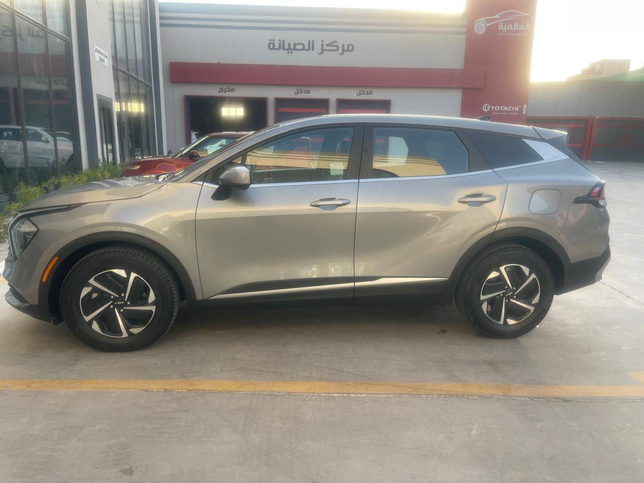 كيا سبورتج لارج 2023 هايبرد كهرباء و بانزين
وارد امريكي حادث بسيط فقط بنيد و قبق جنطة مبدلات 
أربعة سلندر 1600 تيربو 

ماشيه 50 km 

رقم نجف ب اسمي وتحويل مباشر 

مواصفات 

🔸شاشه كار بلي 

🔸تحكم ستيرن 

🔸شفتات ستيرن 

🔸3انظمة قيادة 

🔸هاند بريك بصمه 

🔸اوتو هولد

🔸حساسات اماميه + خلفيه 

وبقيه المواصفات معروفه 

السياره نظيفه وجاهزه وماناقصهاا اي شي  

العنوان : النجف 

السعر. 175 $ وبيها مجال بسيط

رقمي ***********
