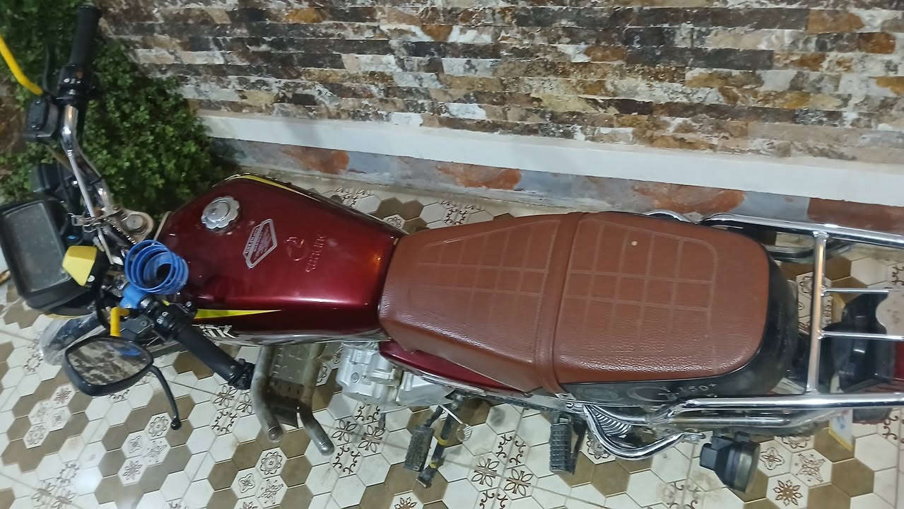 سلام عليكم دراجه سيفان للبيع موديل 23دراجه حلوه نضيفه مالجناي كهربائيات كلهه شغاله اوراق كامله عنوان بعقوبه ناحيت العباره ليحب يتصل هاذه رقمي***********
