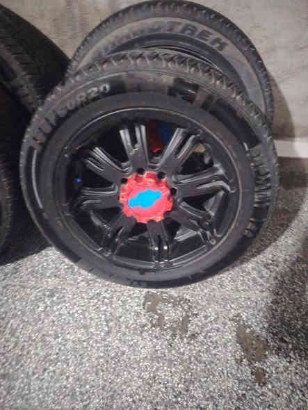 سلام عليكم تخم تاير 20 ويل كب 20 تخم كامل
ستعمال قليل اخو اخوجديد 
سعر 400 وبيهن مجال 
رقم ***********
