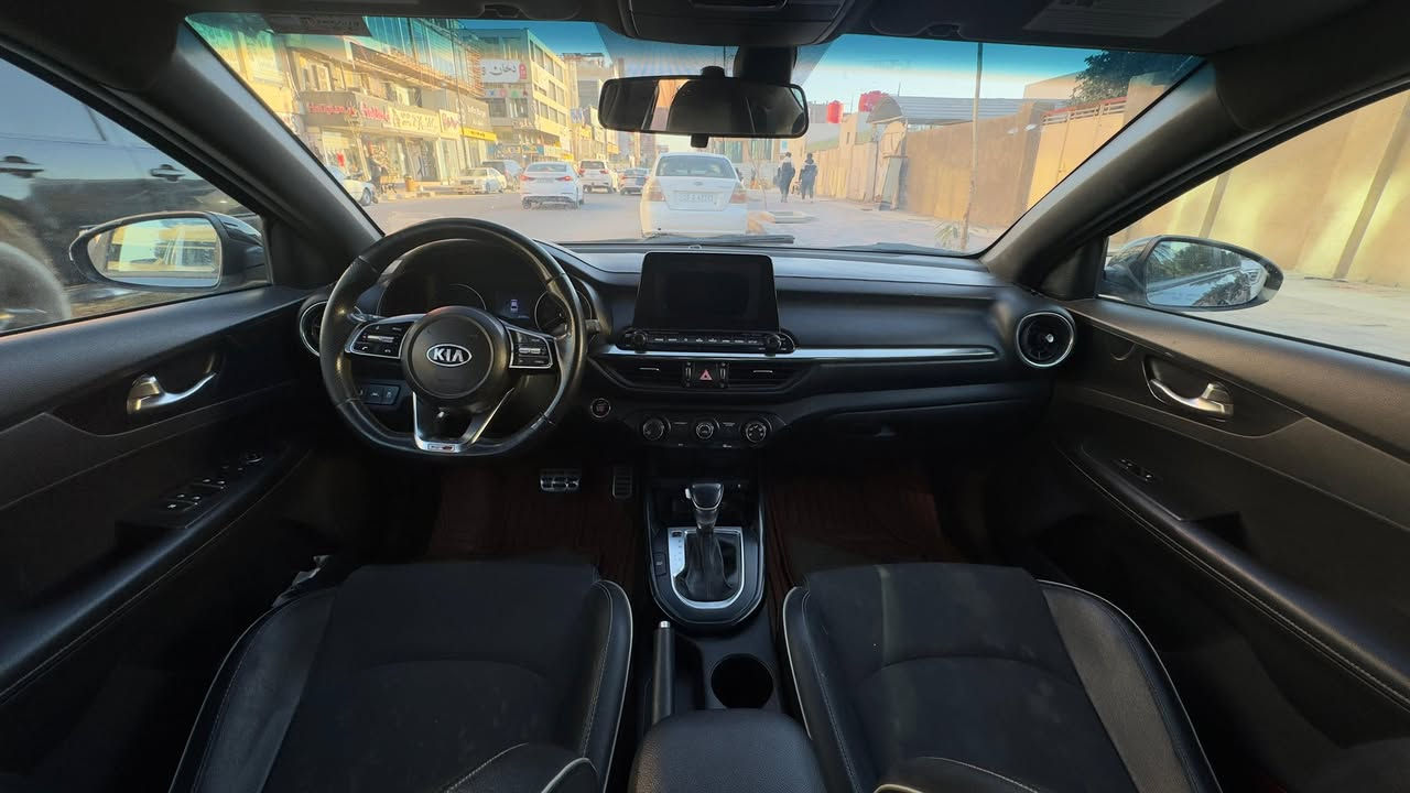 السلام عليكم سيارة سيراتو فورتي للبيع موديل 2020 سيارة جدا جدا نظيفه وارد امريكي ضربتها فقط الدعاميه وبيها البنيد مصبوغ فقط للجماليه 
محرك 2000 دوش 
السياره فول مواصفات gt line
رقم مثنى معوقين بشهر 11 تصير حره 
سنوية جديده 
وكالة من صاحبها مباشرة 
السعر 128 وبيها مجال 
للاستفسار مراسلة الصفحه او الاتصال على الرقم ***********
