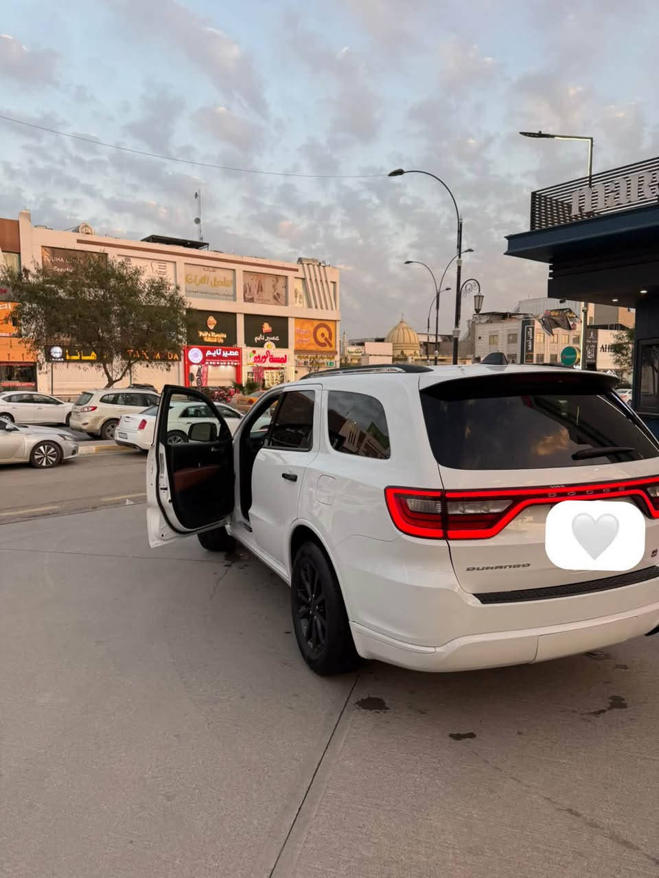 دورنكو موديل 23 SXT مرقم اربيل 
الضرر جاملخ وبونيد مبدلات بلادي شركه مع ايرباك السكن مع رصعه صغيره بالشاصي 
السعر 275 وبيها مجال السياره نضيفه كلش 
دوشمه جلد مال دبي 
مكان السياره كركوك 
***********
