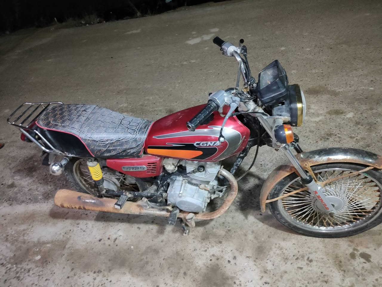 السلام عليكم دراجه للبيع نامه+اوراق كامله السعر 600 مو بها مجال الرقم ***********
