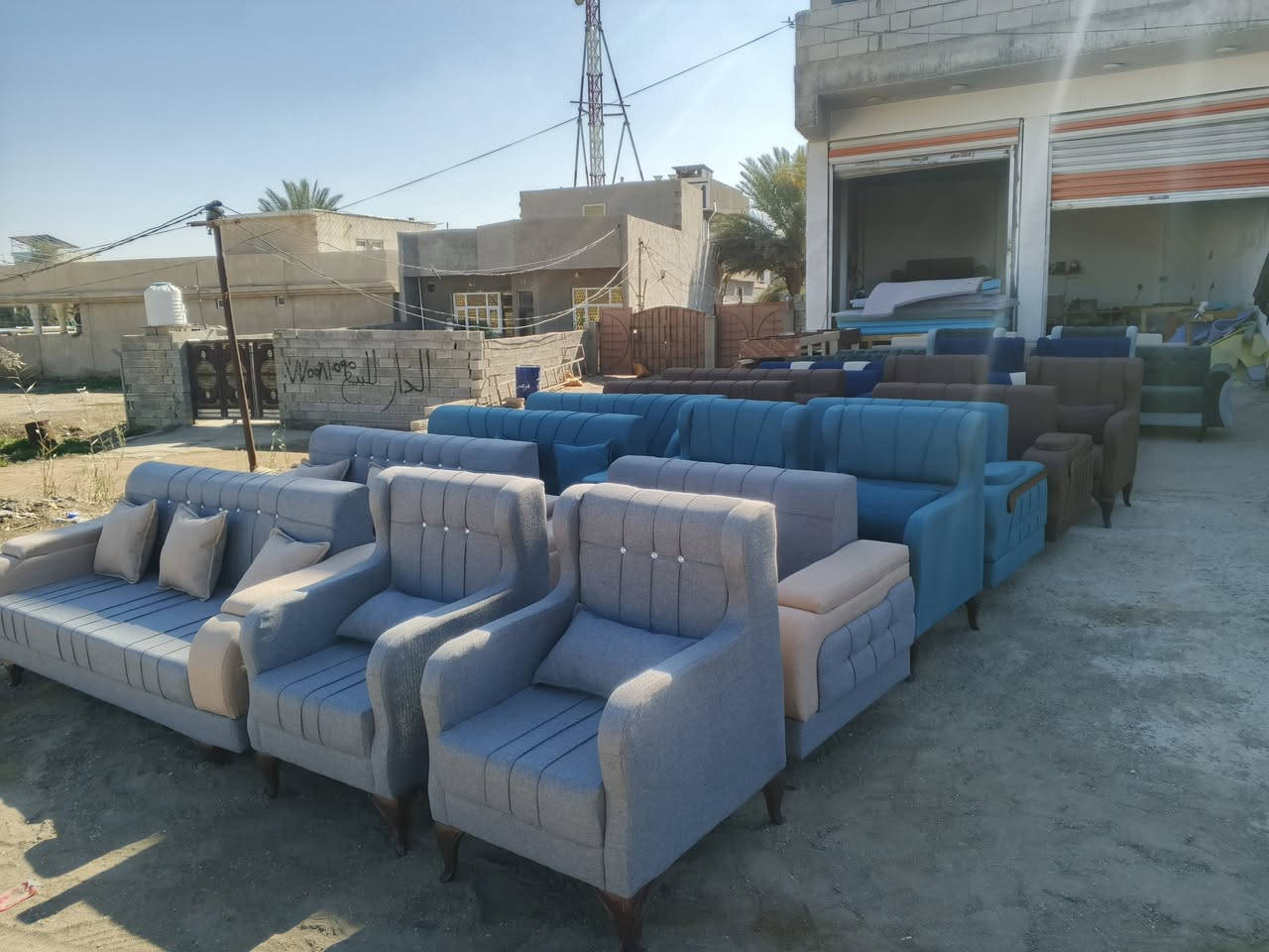 تخم قنفات عصري ✨
تصميم أنيق وراحة عالية 🌷�
تخم 10مقعد
سفنج مميز اول 
خشب جام روسي وبلوك
قماش تركي كتان 
متوفر حسب الطلب 

للتواصلً. 
العنوان قرب السده ام العضام 
***********
