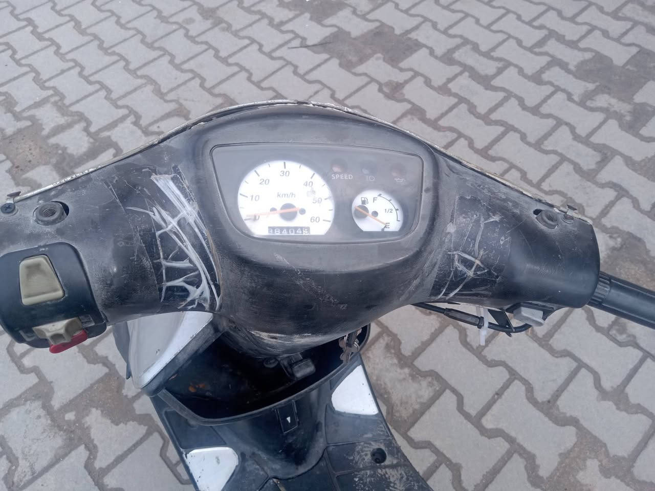 السلام عليكم للبيع دراجة 9 ازروف طافية ( كوم حديد ) السعر 130 وبيها مجال حك الجية العنوان البصرة دور الشرطة شارع القائد ***********
