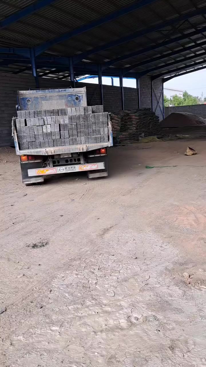 السلام عليكم يوجد لدينا بلوك ضغط درجة اولى شرط الكلاب بلوك بناء الطول 34 العرض 18 بلوك اسيجه الطول 35 العرض 15 طابوك عادي طابوك جمهوري فرشي درجه اولى ملاحضه الاسعار واصل لجميع نواحي محافظة بابل للاستفسار الاتصال ***********
