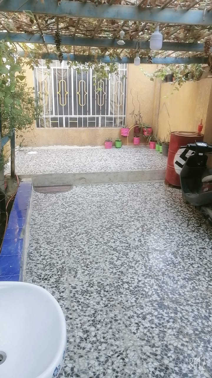 السلام عليكم
دار مساحة 200متر في كربلاء كنطرة السلام شارع المدرسي  يبعد عن الامام 10  دقايق 4 غرف نوم وحدة ارضية و 3فوك 

للاستفسار الاتصال على الرقم 

( ***********)

 الخدمات / ماء + مجاري + كهرباء + انترنت ضوئي 
يحتوي على اربع سبالت 
استقبال
مطبخ
صالة
حمام +WC خارجي وداخلي
حديقة
كراج سيارة
ترك خلفي
باب سلايد + باب خلفي
سطح ناصي وسطح عالي
طابو سند 25.     اقرار محكمة
