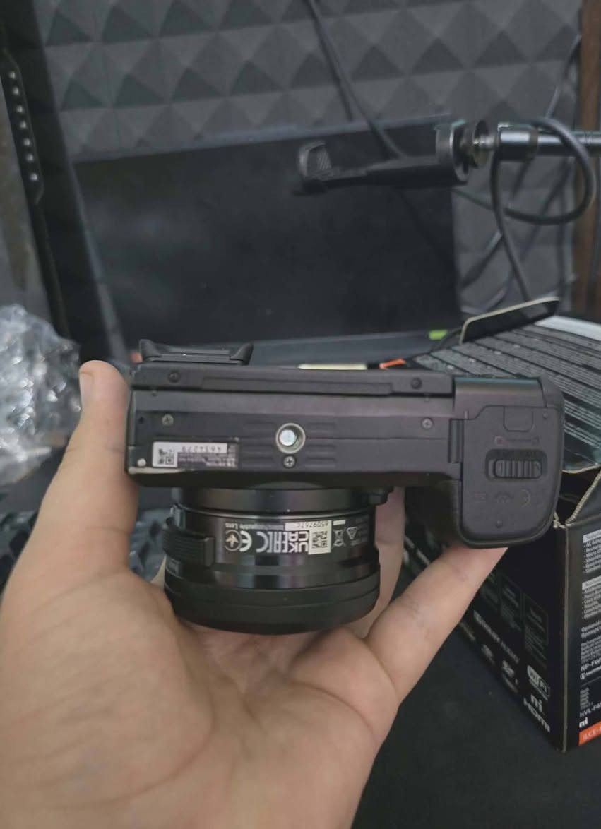 Sony 6400
كامرة سوني 6400 
نظافة 99%
شتر 8k 
كاملة ملحقاتها وياها العلبة والكيبلات 
وعدسة 16-55mm 
السعر 825 الف 
📍المكان : ديالى - بعقوبة 
للتواصل على الخاص او على الرقم 
***********☎️
