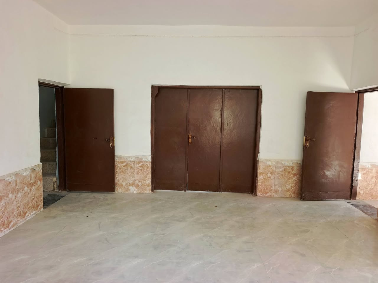 ✅بيع مستعجل جدا
✅وتم تخفيض السعر جداً مناسب 
🟣السعر من صاحب الدار مباشر الله شاهد مو من عندي وتم تخفيضه بسب ضرف خاص 

✅السعر 80 وبي مجال
✅دار سكن مساحة 260م 
✅يقع على شارعين 
✅قرب الدفاع المدني حي الغدير
✅صب كونكريت طابوگ
✅بيت نضيف ومرتب 
♦️يتكون من غرفتين 
♦️وصاله عدد 2 ومطبخ وبراني ومجمع صحيات 

🩵للاستفسار مراجعة مكتب الضامن للعقار الشارع التجاري مقابل منفذ المعرفه أو الاتصال 📞 
*********** واتساب
***********
