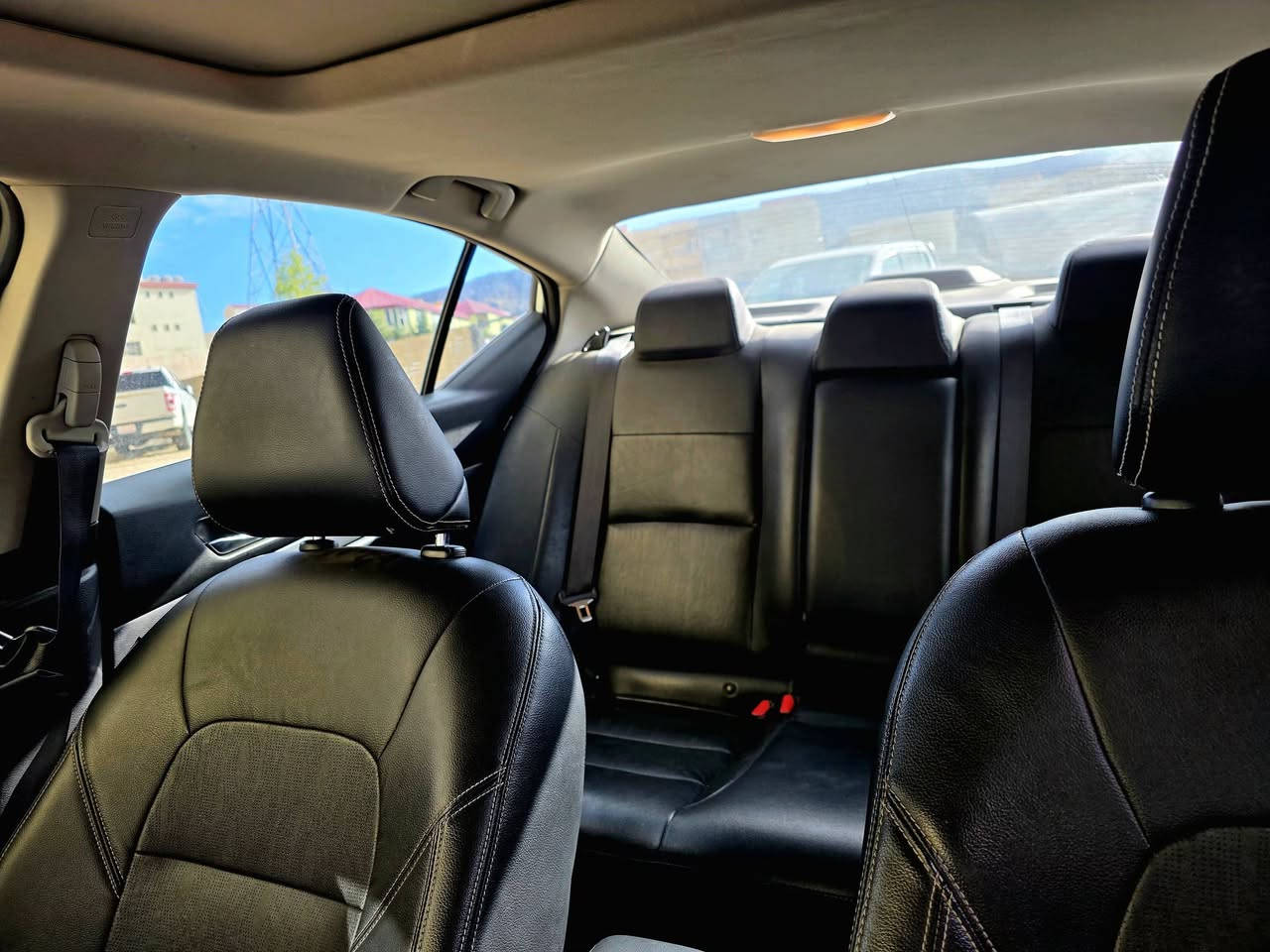 نيسان التيما ٢٠١٩ بلاتنيوم
Nissan Altima Platinum
السيارة نظيفة وفول مواصفات واعلى فئة وما بيها اي ضربة وبدون حادث فقط حالوب
المحرك والگير والايرباگات والداخليات كلها بشرط وتقرير السونار هم موجود
مكان السيارة: دهوك
سعرها 15000 دولار / دفتر ونص
🔹 فتحة سقف كهربائي
🔹 شاشة لمس مع دعم Apple CarPlay و Android Auto
🔹 نظام صوتي ممتاز ١٠ سماعات ماركة Bose
🔹 نظام تشغيل ذكي بدون مفتاح + تشغيل عن بُعد
🔹 تحكم بالمقود وزر للتحكم بالموسيقى والميزات
🔹 مقاعد كهربائية + تدفئة أمامية 
🛡️ أنظمة الأمان والسلامة
✔️ كاميرا 360 درجة (Around View Monitor)
✔️ نظام مانع التصادم الأمامي
✔️ نظام التنبيه عند الخروج من المسار
✔️ نظام مراقبة النقاط العمياء
✔️ حساسات أمامية وخلفية
✔️ 9 وسائد هوائية/ 9 ايرباگات
✔️ نظام ثبات وتوازن
✔️ نظام التحكم في الجر
✔️ نظام الفرامل ABS و EBD
✔️ مثبت سرعة ذكي
✔️ رادار المسافة وتحذير المشاة


**إذا كنت صاحب هذا الإعلان وتريد حذفه لأي سبب، رجاءا أرسل رسالة إلى الدعم الفني**