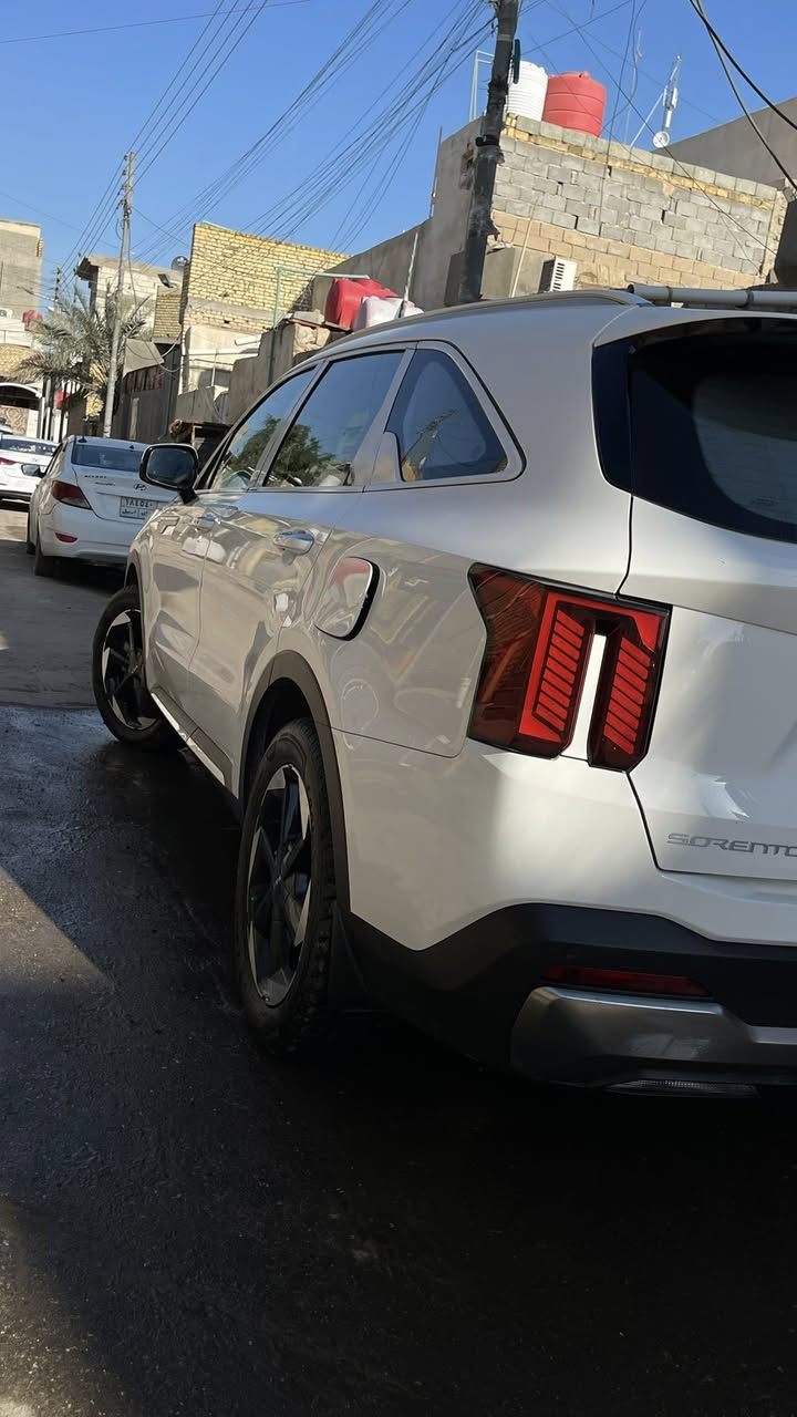 سورنتو ٢٤ .
محركه ٦ سلندر
مكفوله كفاله عامه 
السياره بسمنه 
موصفات السياره 
ويل ١٩ 
شاشه متصله 
كأمره 
حساسات 
كشنات كهرباء
شحن وايرلكس
وبعد مواصفات هواي 
سعر السياره ب٣٣٠ وبيه مجال قليل       
 
هاذه رقمي ***********
