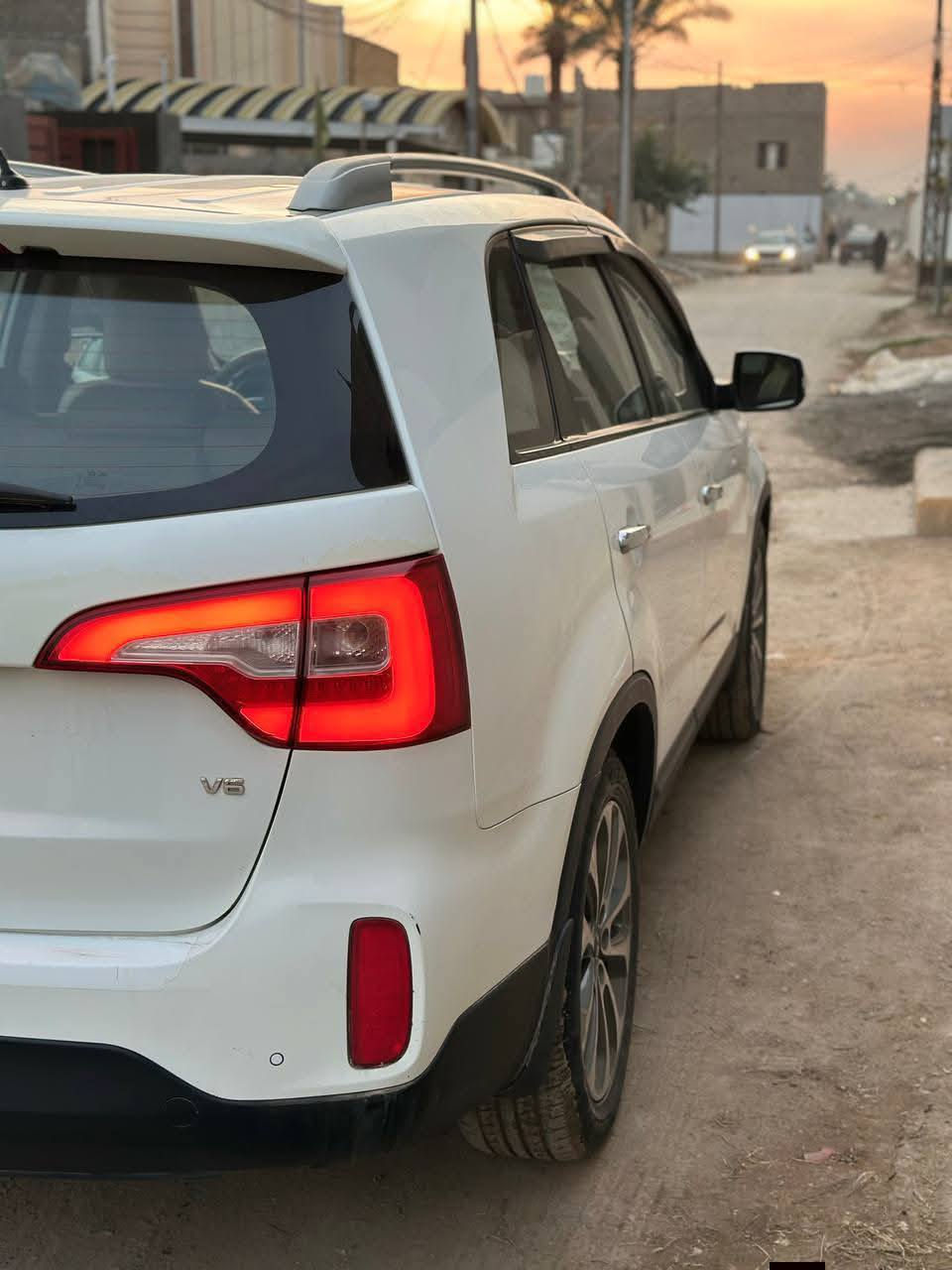 السلام عليكم
كيا سورنتو 2015 خليجي للبيع 
سته سلندر سبعه راكب 
رقم بغداد بأسمي
نص فول بصمه كرسي كهرباء 
حساسات اماميه خلفيه 
كامره شاشه صغيره 
اشاره ترحيب علامه سورنتو ضوئيه 
وبقيه المواصفات 
السياره استخدام شخصي وممتعوبه 
السونار مرفق مع الصور كافه التفاصيل بي 
مكان السياره بابل الاسكندريه 
مكينه مبدل بيها كازكيت اشتغلنا درجه اولى شرط بلاد  
كشر نضافته احلى من الصور 
بيها مكانات بارد حيل بسيطه وشرط تجي تشوفهن ممبينات
ماشيه 200 الف على ادينه 
سعرها 185 وبيها مجال انشالله بسيط 
رقمي ‏
‪***********‬‏
‏‪***********‬‏
ابو عبد الله
